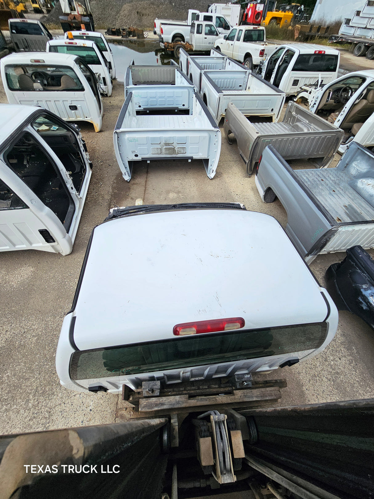 1999-2007 Chevrolet Silverado / GMC Sierra 1500 2500 HD 3500HD Regular Cab Body - Summit white