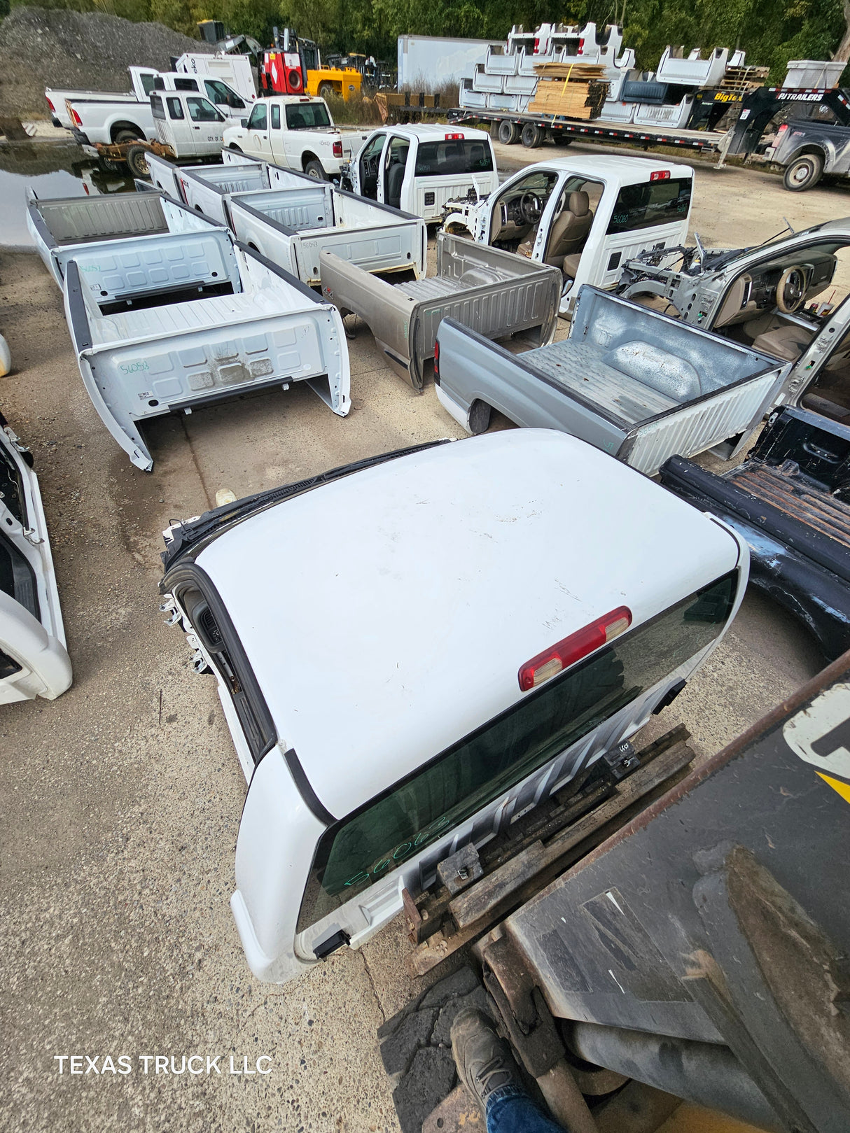 1999-2007 Chevrolet Silverado / GMC Sierra 1500 2500 HD 3500HD Regular Cab Body - Summit white