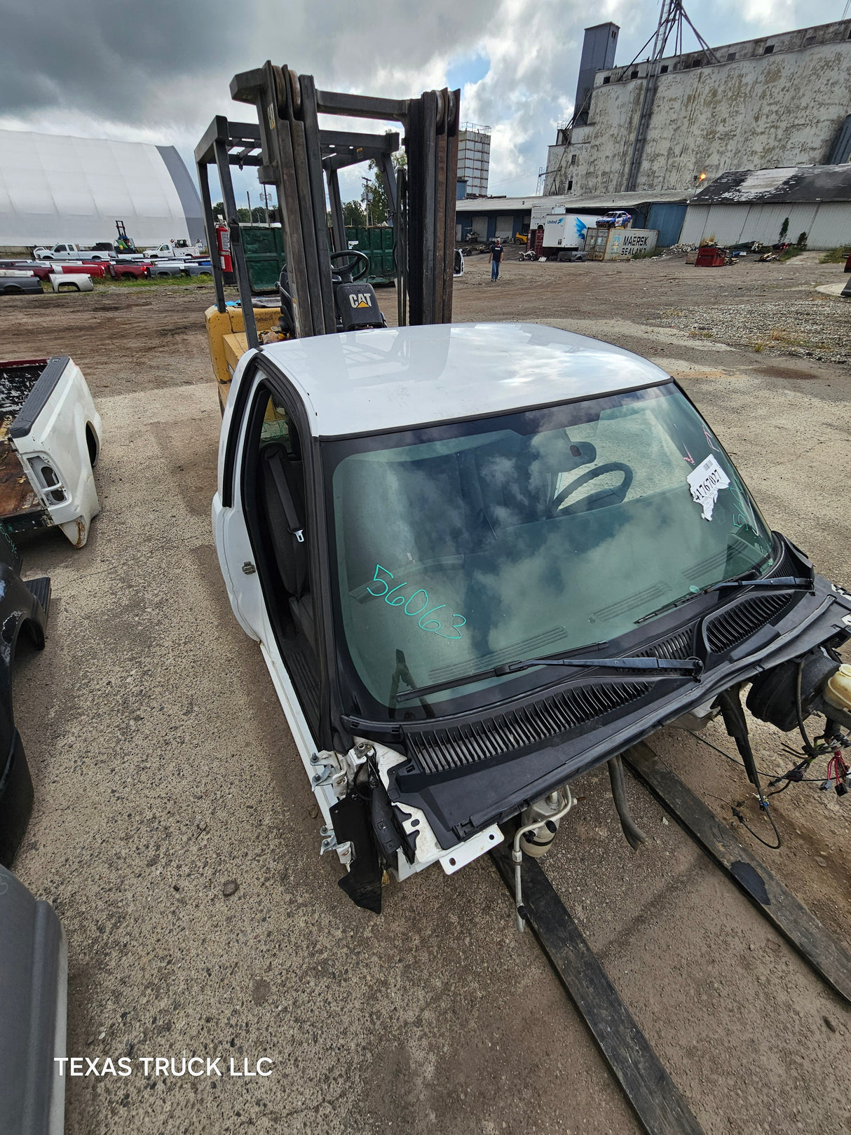 1999-2007 Chevrolet Silverado / GMC Sierra 1500 2500 HD 3500HD Regular Cab Body - Summit white