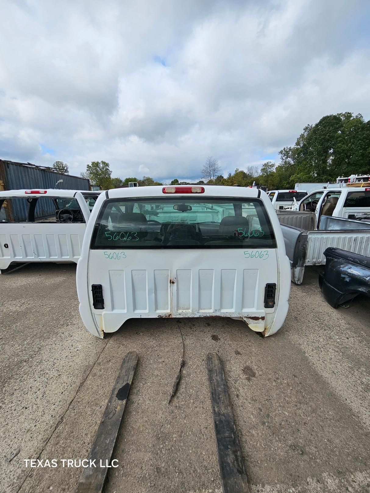 1999-2007 Chevrolet Silverado / GMC Sierra 1500 2500 HD 3500HD Regular Cab Body - Summit white