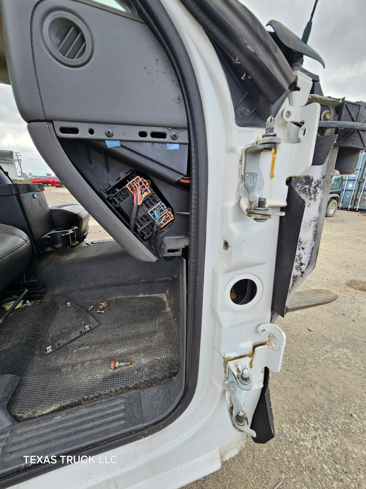 1999-2007 Chevrolet Silverado / GMC Sierra 1500 2500 HD 3500HD Regular Cab Body - Summit White