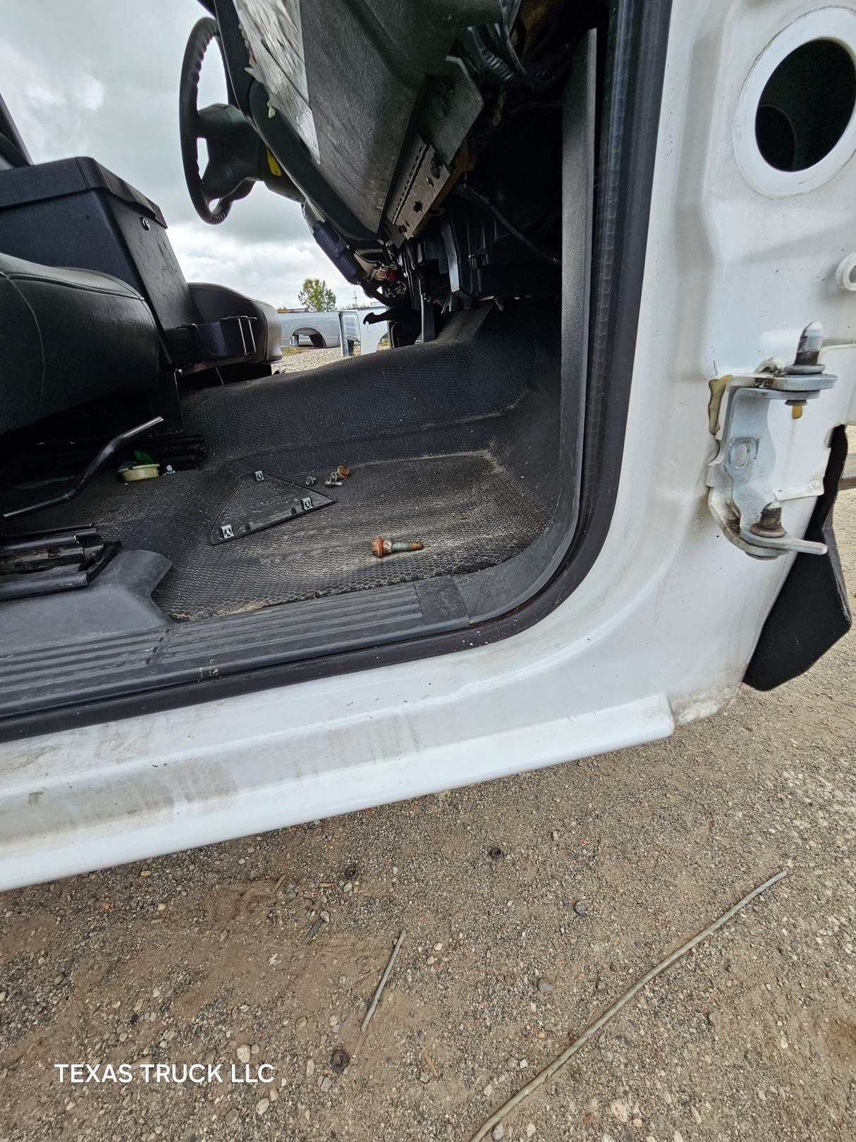 1999-2007 Chevrolet Silverado / GMC Sierra 1500 2500 HD 3500HD Regular Cab Body - Summit White