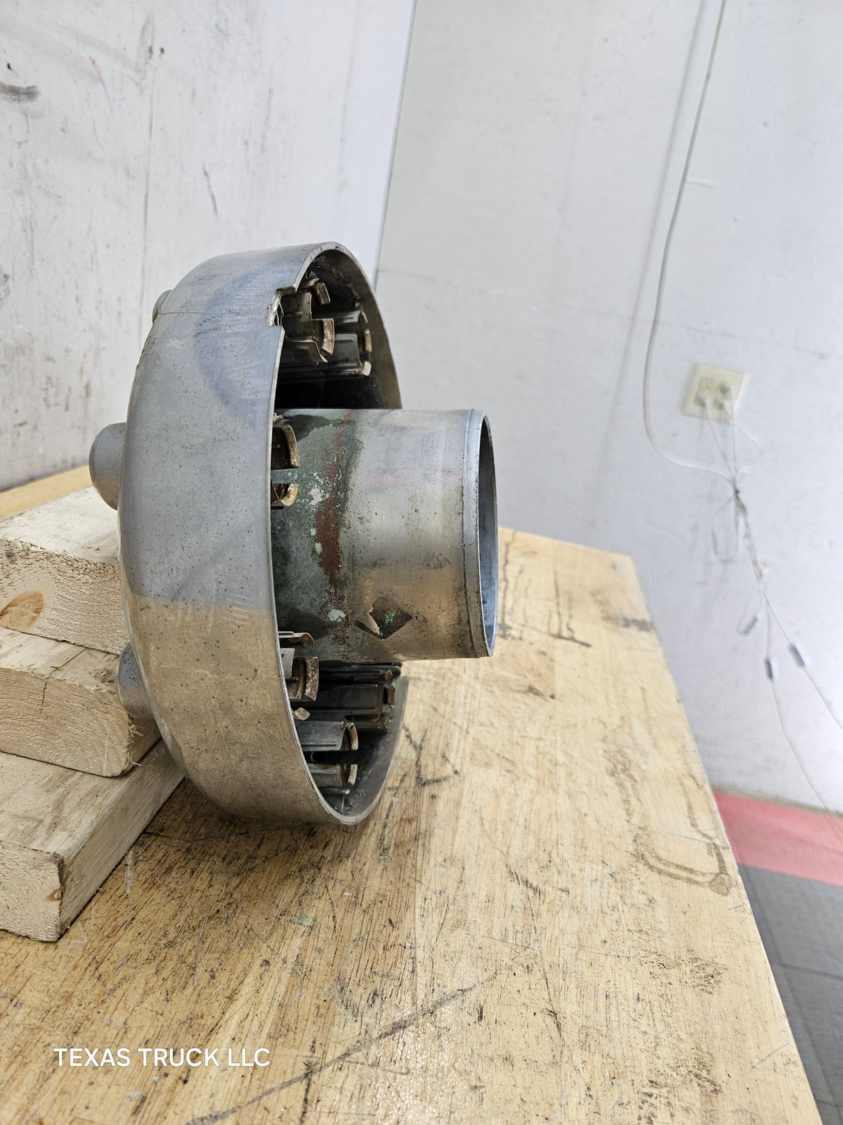 2008-2016 Ford Super Duty F350 Front DUALLY Hub Cap Chrome Center Cap 4x4 8 LUG