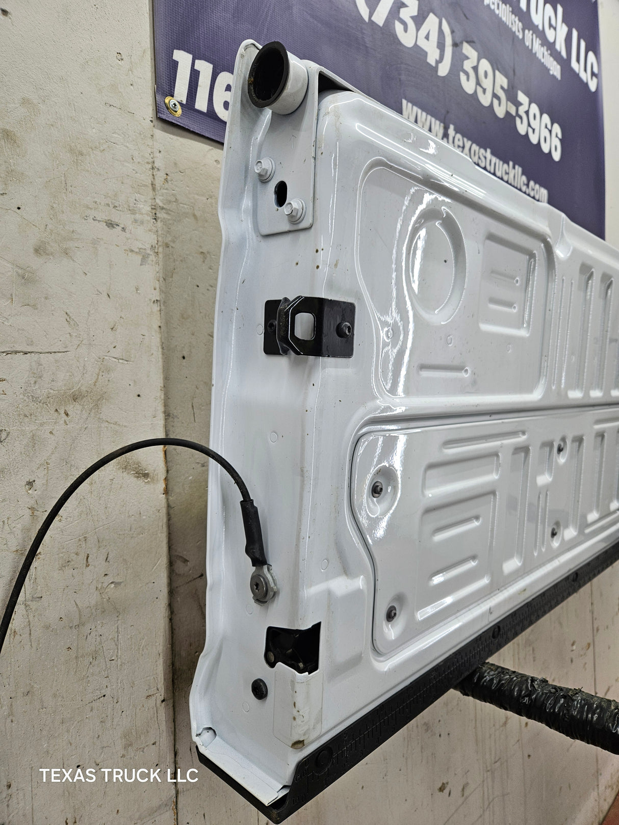 2023-2025 Ford Super Duty Tailgate F250 F350 F450 F550 - Oxford White