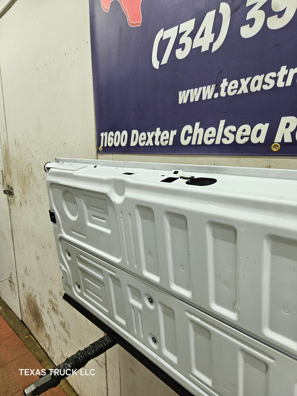2023-2025 Ford Super Duty Tailgate F250 F350 F450 F550 - Oxford White