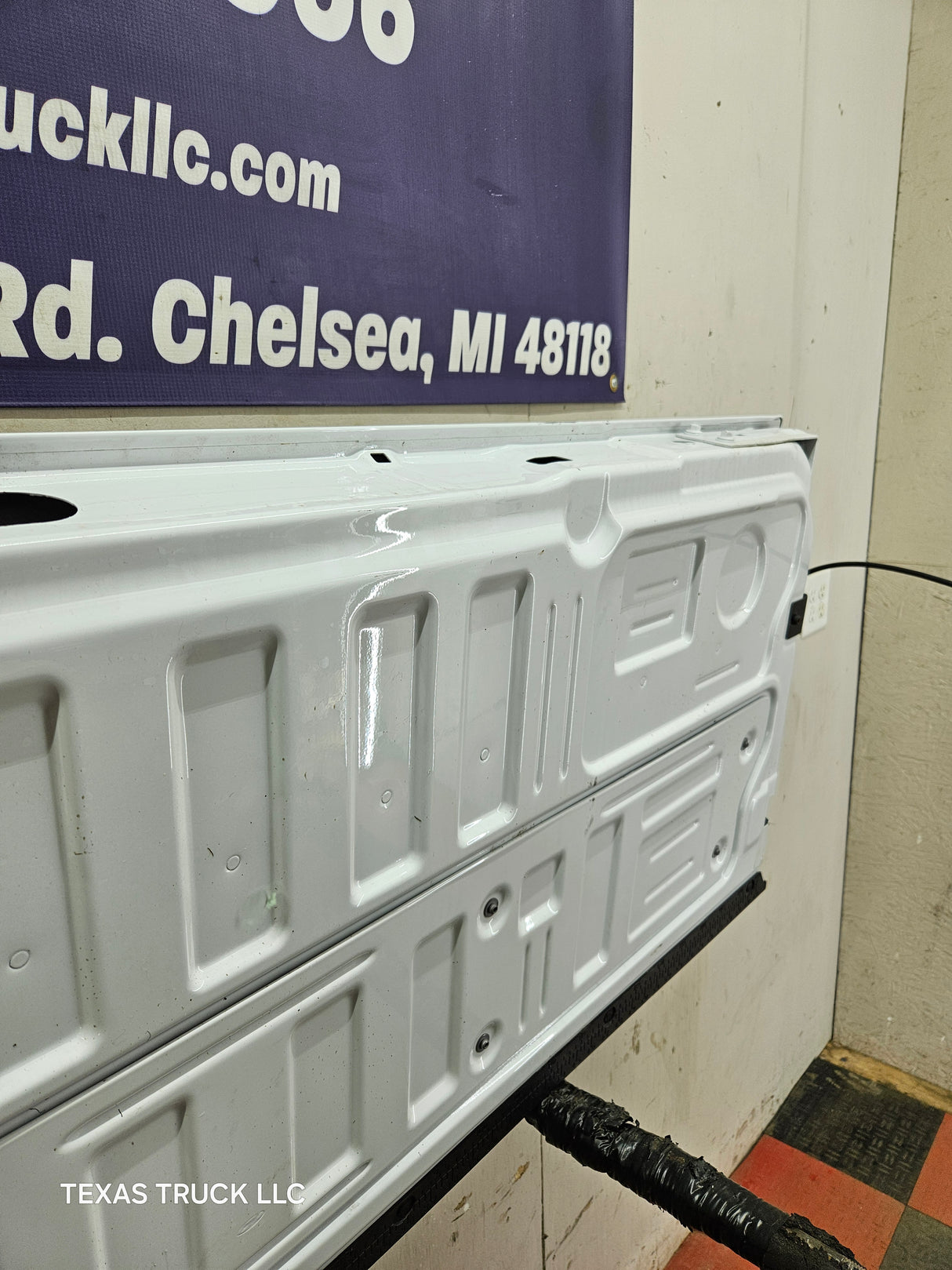 2023-2025 Ford Super Duty Tailgate F250 F350 F450 F550 - Oxford White