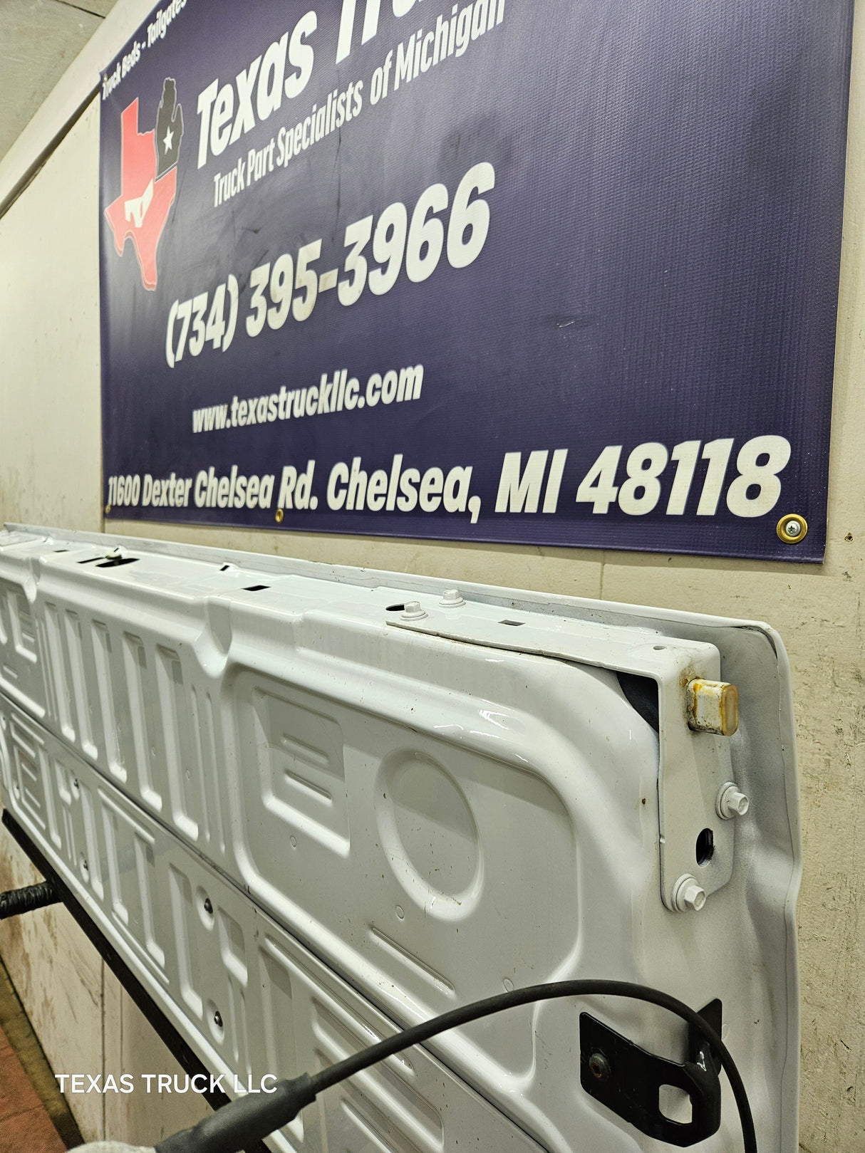 2023-2025 Ford Super Duty Tailgate F250 F350 F450 F550 - Oxford White