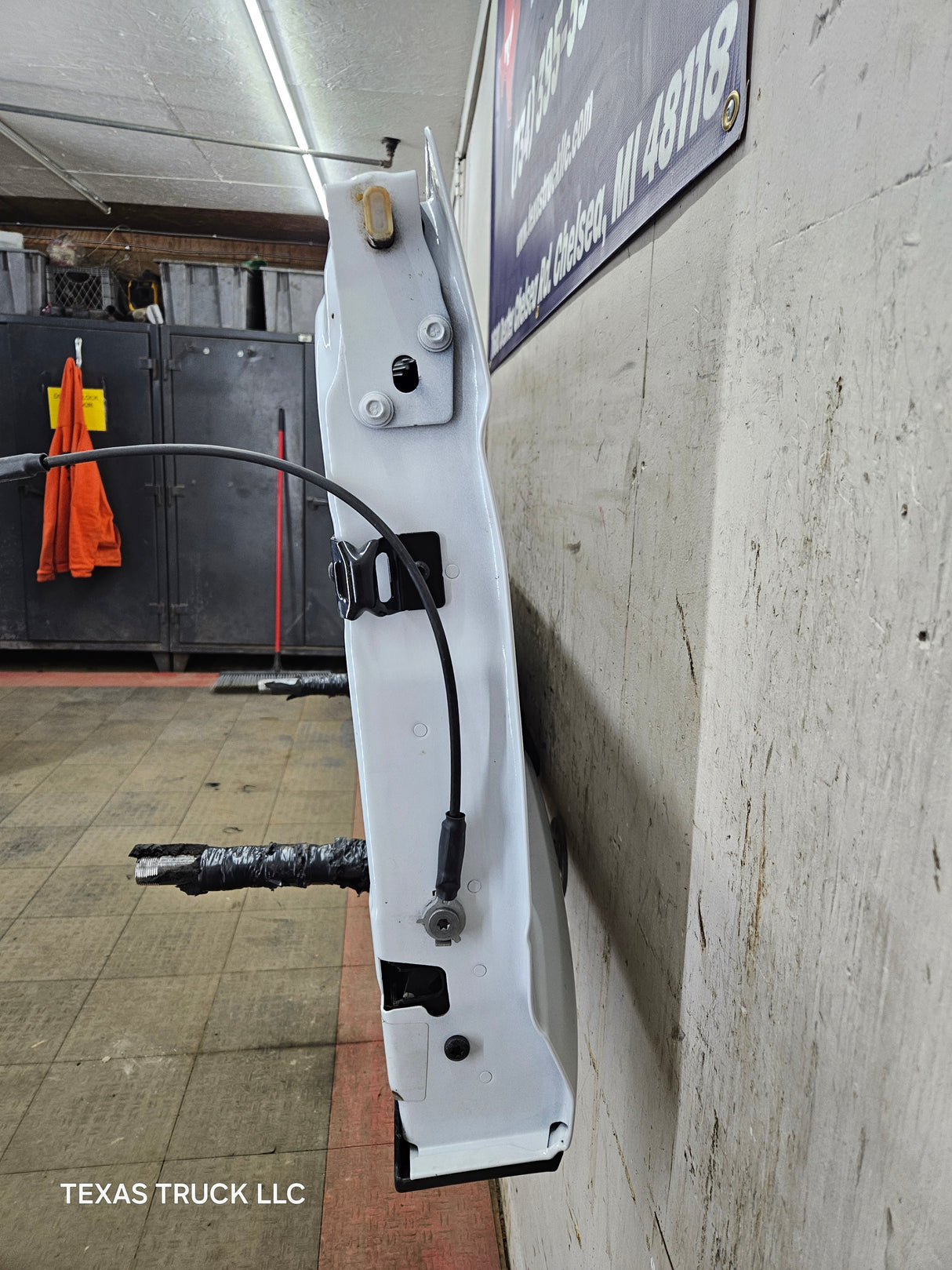 2023-2025 Ford Super Duty Tailgate F250 F350 F450 F550 - Oxford White