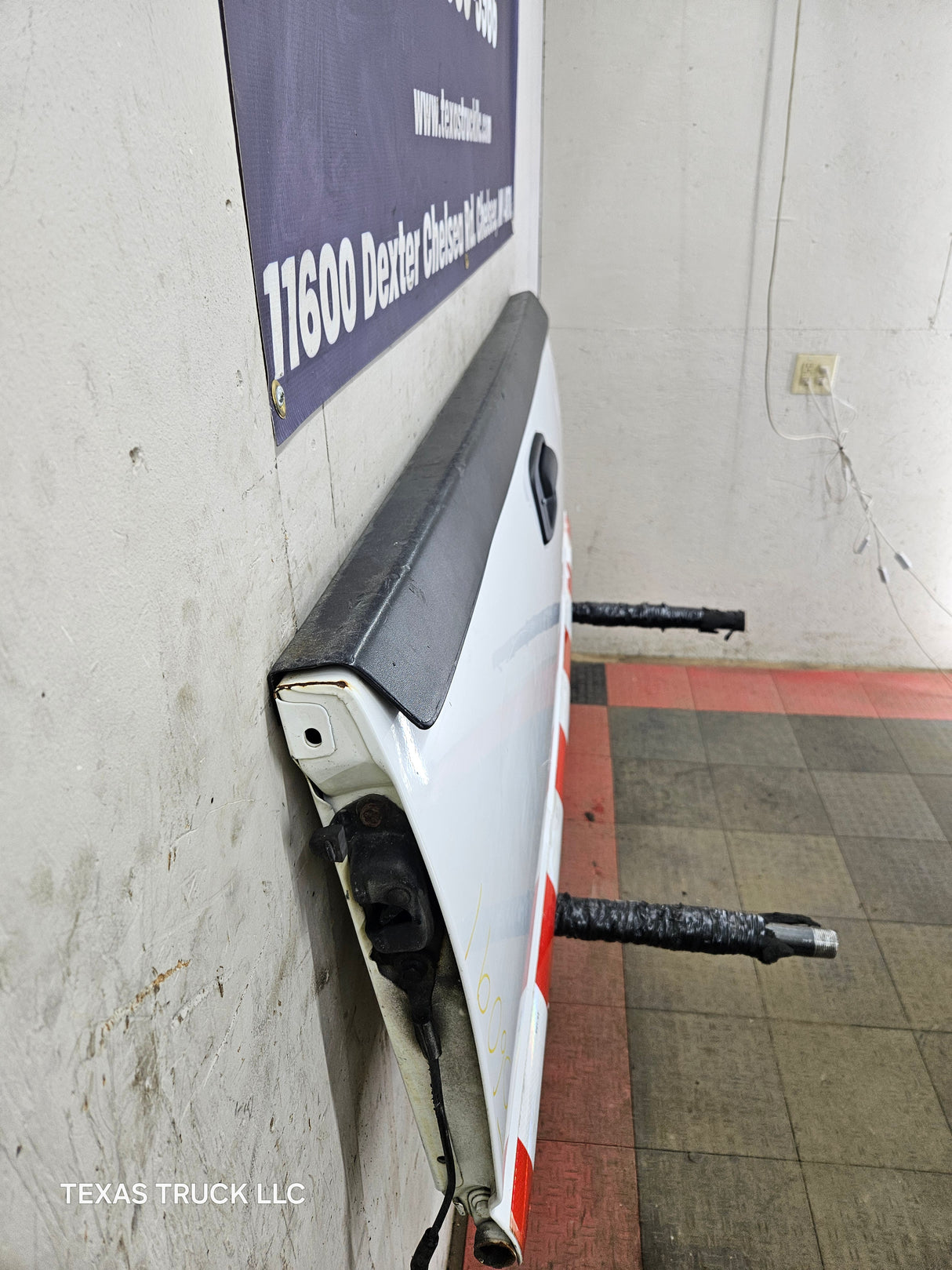 1999-2007 Chevrolet Silverado / GMC Sierra 1500 2500 3500 Tailgate