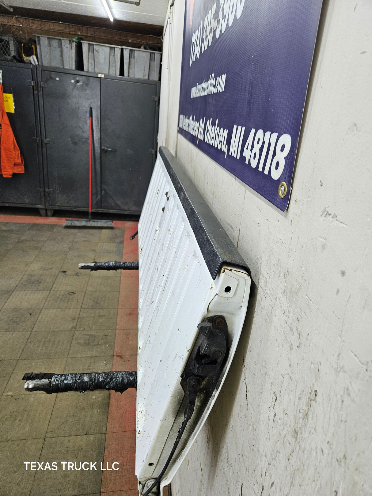 1999-2007 Chevrolet Silverado / GMC Sierra 1500 2500 3500 Tailgate