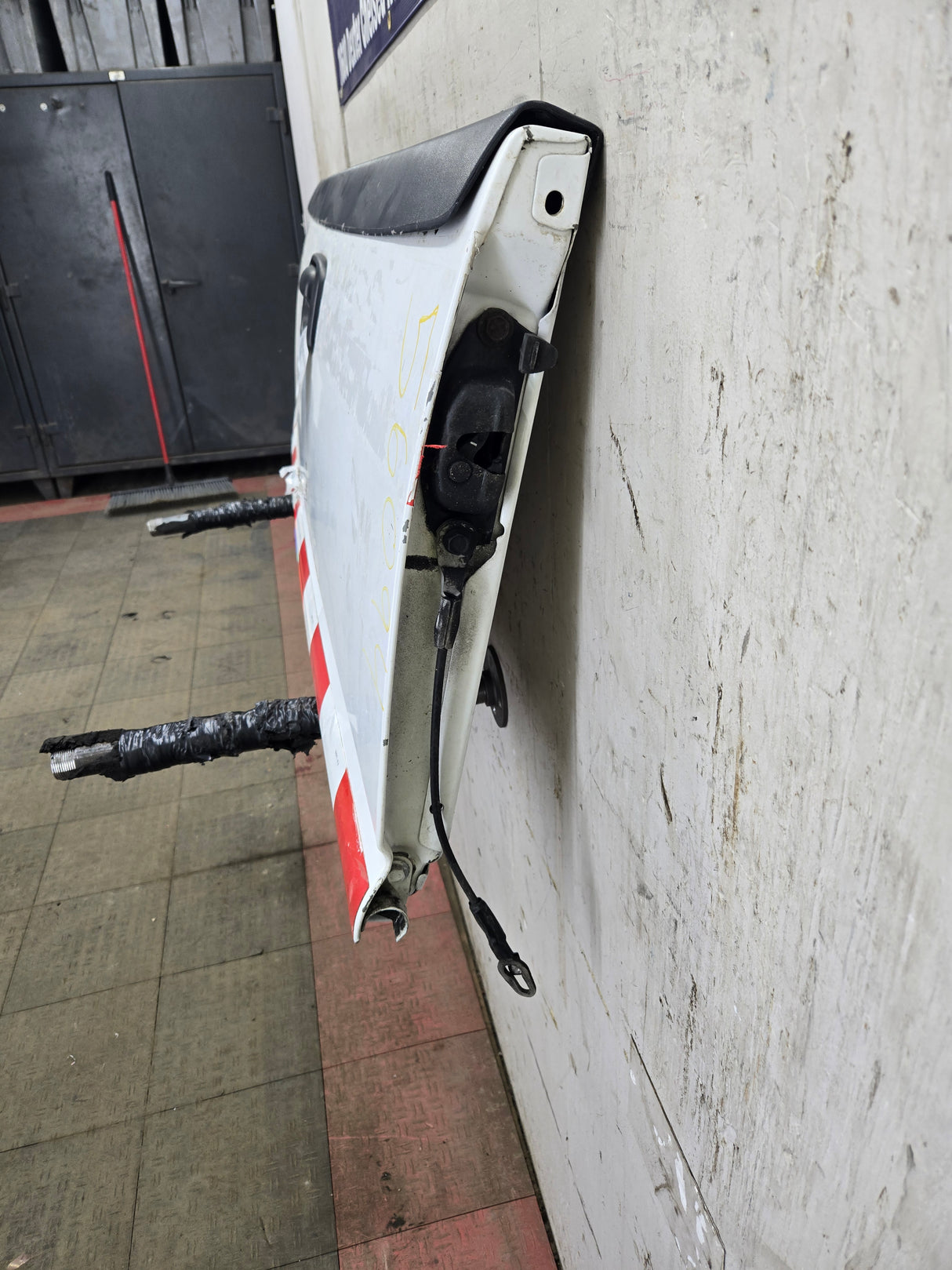 1999-2007 Chevrolet Silverado / GMC Sierra 1500 2500 3500 Tailgate