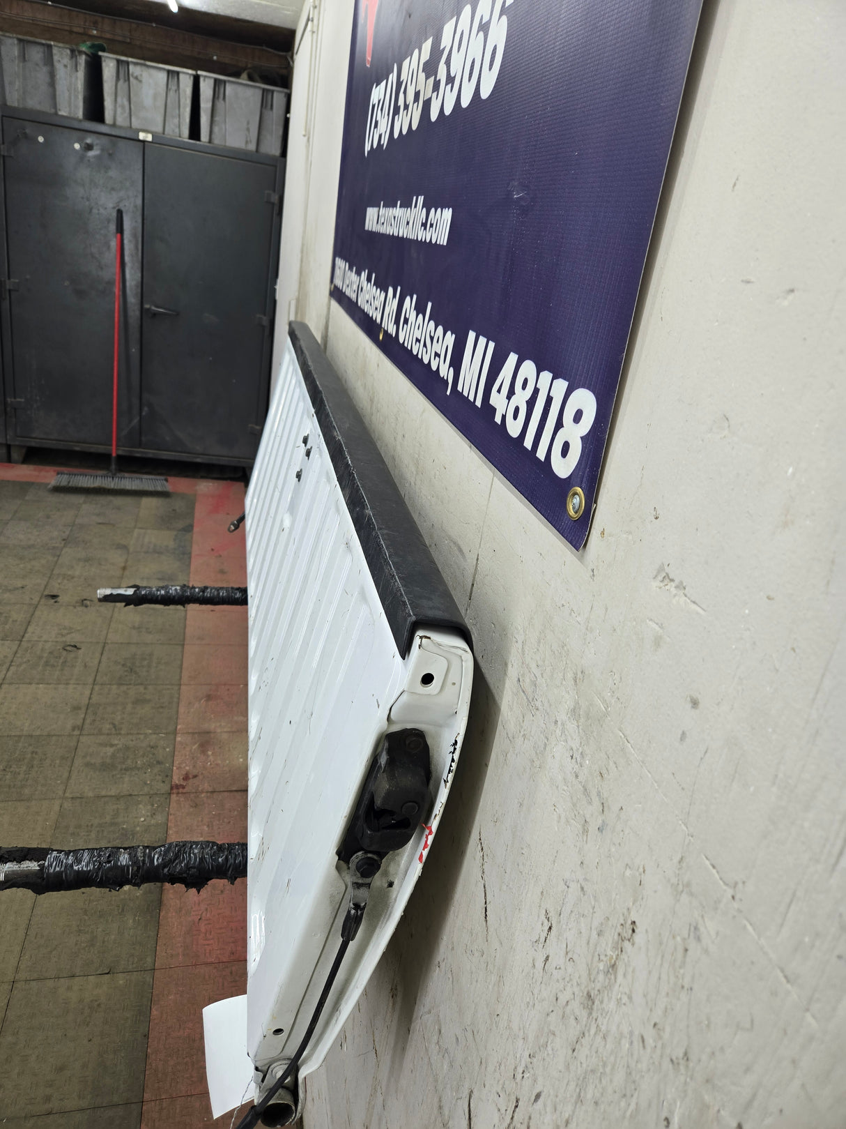 1999-2007 Chevrolet Silverado / GMC Sierra 1500 2500 3500 Tailgate