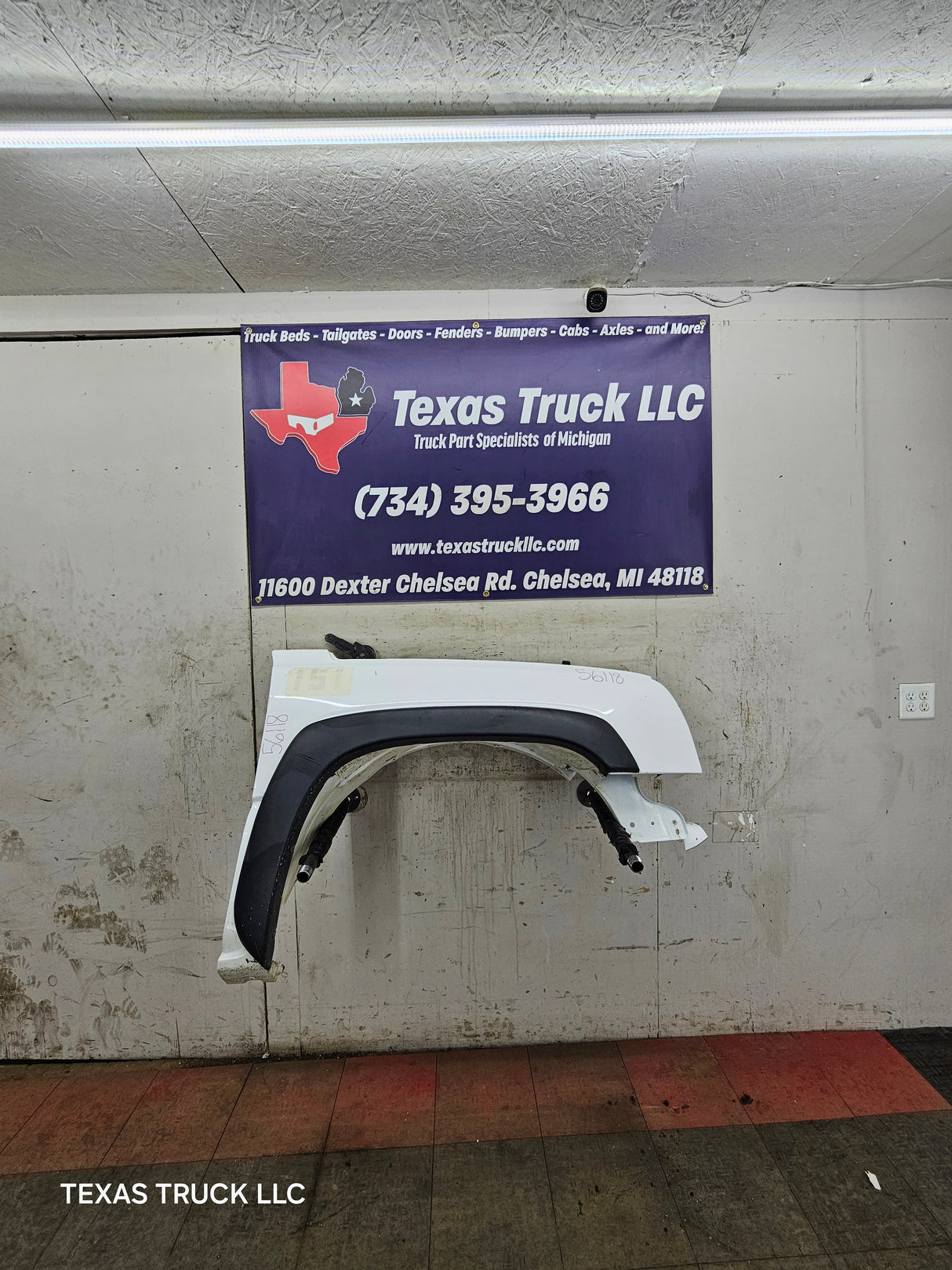 2003-2007 Chevrolet Silverado / Tahoe / Suburban 1500 2500 3500 HD RH Passenger Side "Cateye" Front Fender - Summit White