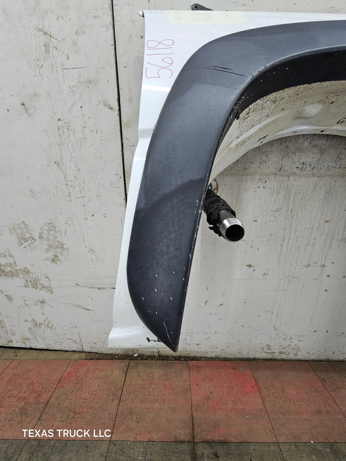 2003-2007 Chevrolet Silverado / Tahoe / Suburban 1500 2500 3500 HD RH Passenger Side "Cateye" Front Fender - Summit White