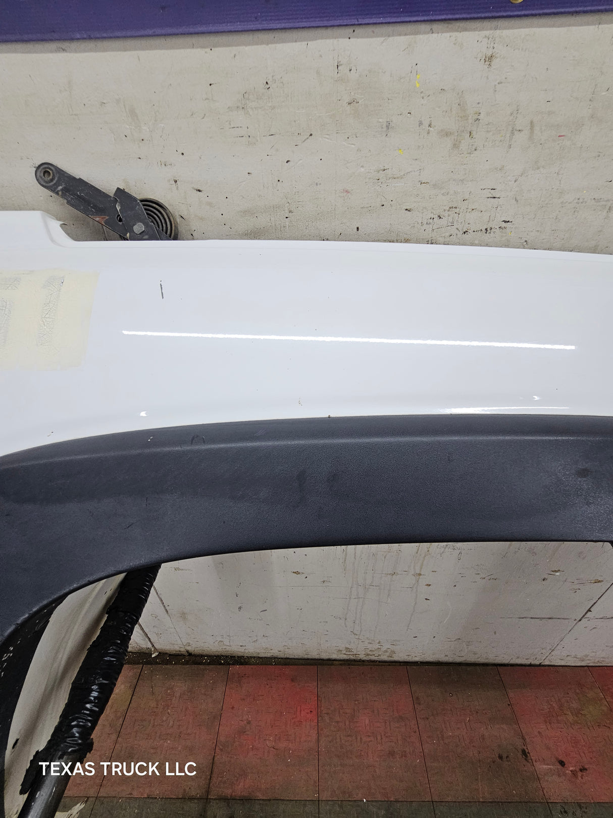 2003-2007 Chevrolet Silverado / Tahoe / Suburban 1500 2500 3500 HD RH Passenger Side "Cateye" Front Fender - Summit White