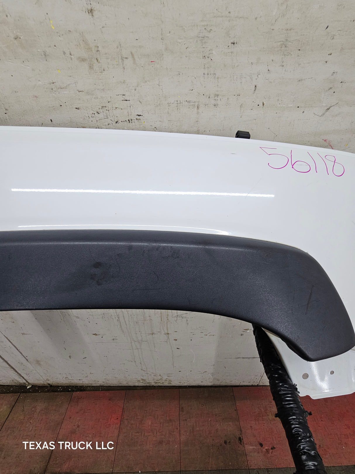 2003-2007 Chevrolet Silverado / Tahoe / Suburban 1500 2500 3500 HD RH Passenger Side "Cateye" Front Fender - Summit White