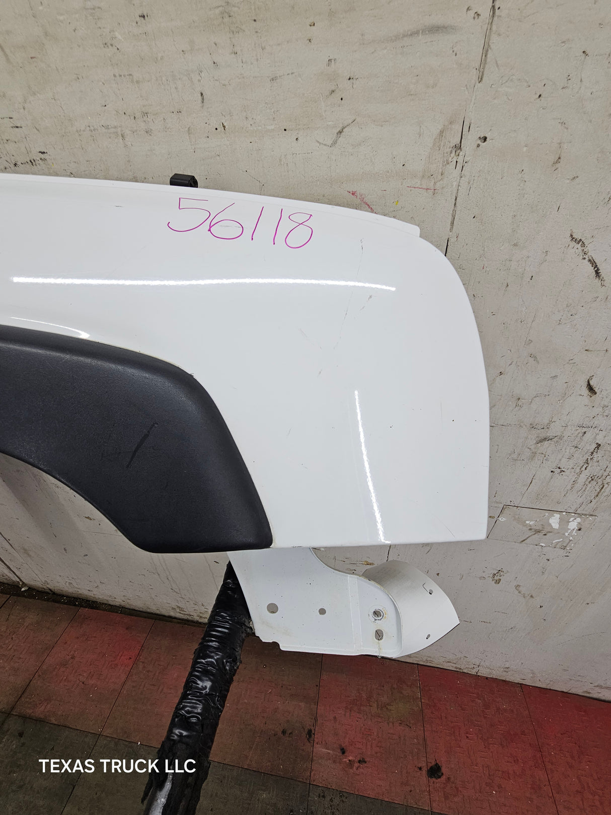 2003-2007 Chevrolet Silverado / Tahoe / Suburban 1500 2500 3500 HD RH Passenger Side "Cateye" Front Fender - Summit White