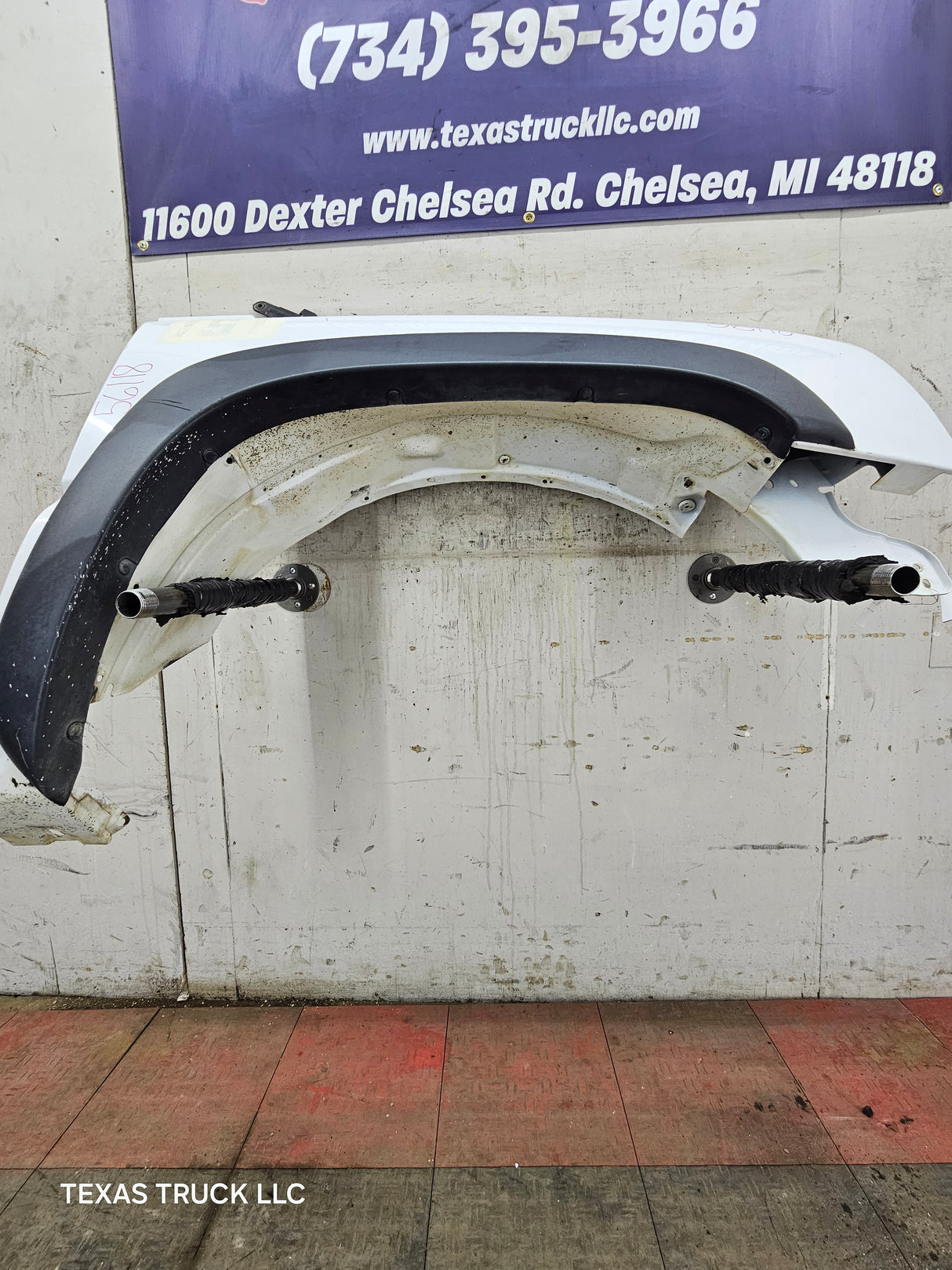 2003-2007 Chevrolet Silverado / Tahoe / Suburban 1500 2500 3500 HD RH Passenger Side "Cateye" Front Fender - Summit White