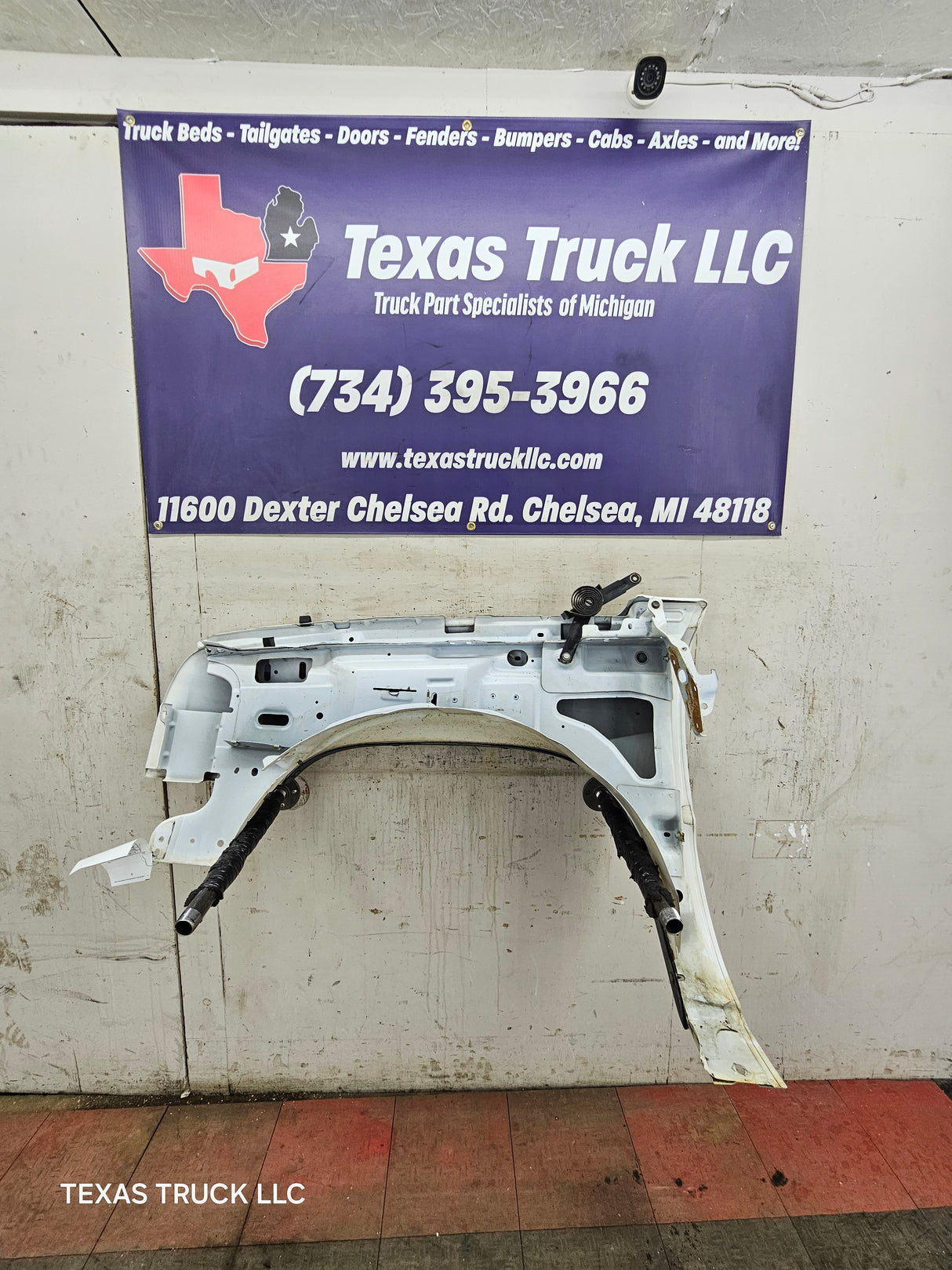 2003-2007 Chevrolet Silverado / Tahoe / Suburban 1500 2500 3500 HD RH Passenger Side "Cateye" Front Fender - Summit White