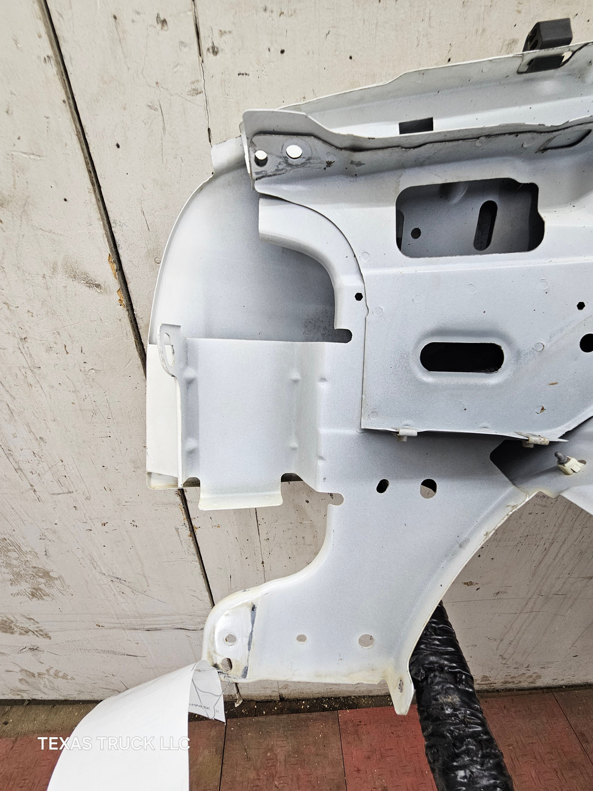 2003-2007 Chevrolet Silverado / Tahoe / Suburban 1500 2500 3500 HD RH Passenger Side "Cateye" Front Fender - Summit White