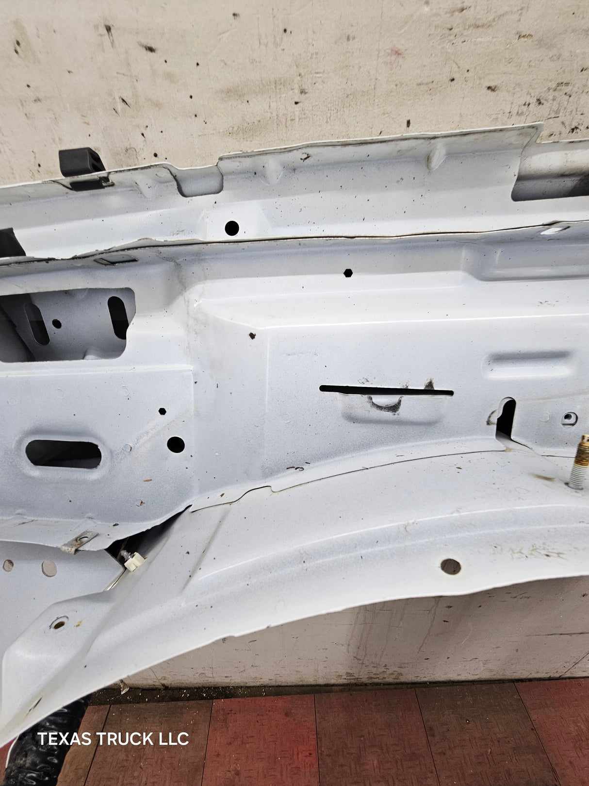 2003-2007 Chevrolet Silverado / Tahoe / Suburban 1500 2500 3500 HD RH Passenger Side "Cateye" Front Fender - Summit White