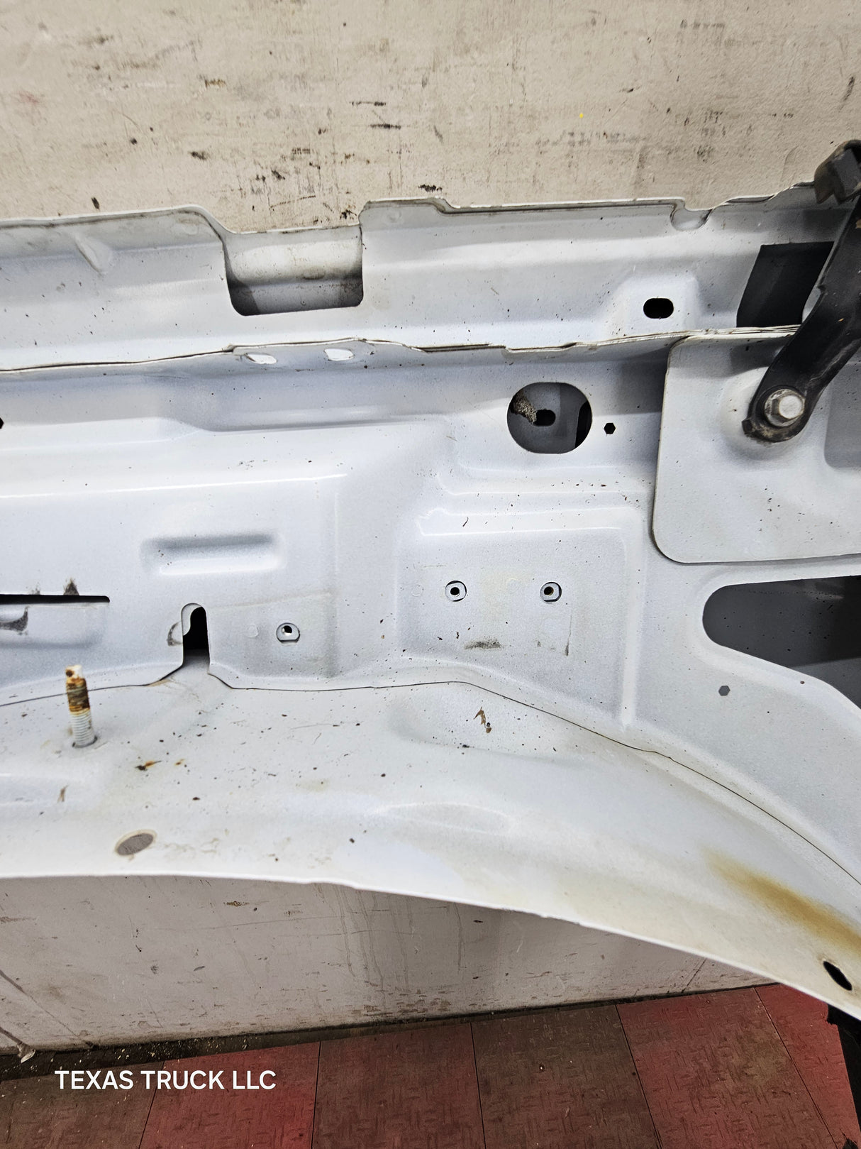 2003-2007 Chevrolet Silverado / Tahoe / Suburban 1500 2500 3500 HD RH Passenger Side "Cateye" Front Fender - Summit White