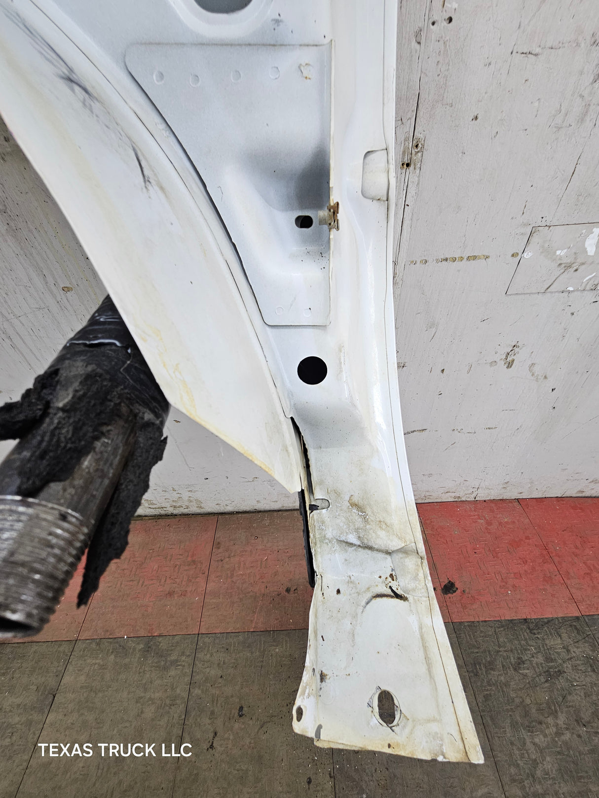 2003-2007 Chevrolet Silverado / Tahoe / Suburban 1500 2500 3500 HD RH Passenger Side "Cateye" Front Fender - Summit White