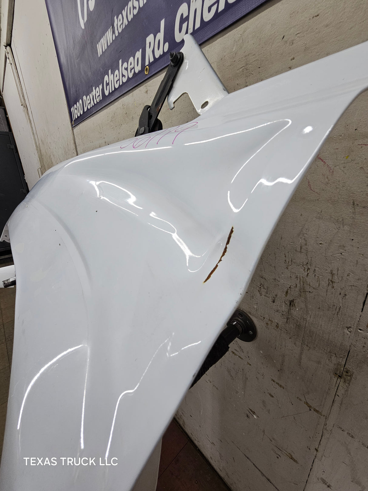 2003-2007 Chevrolet Silverado / Tahoe / Suburban 1500 2500 3500 HD LH Driver Side "Cateye" Front Fender - Summit White