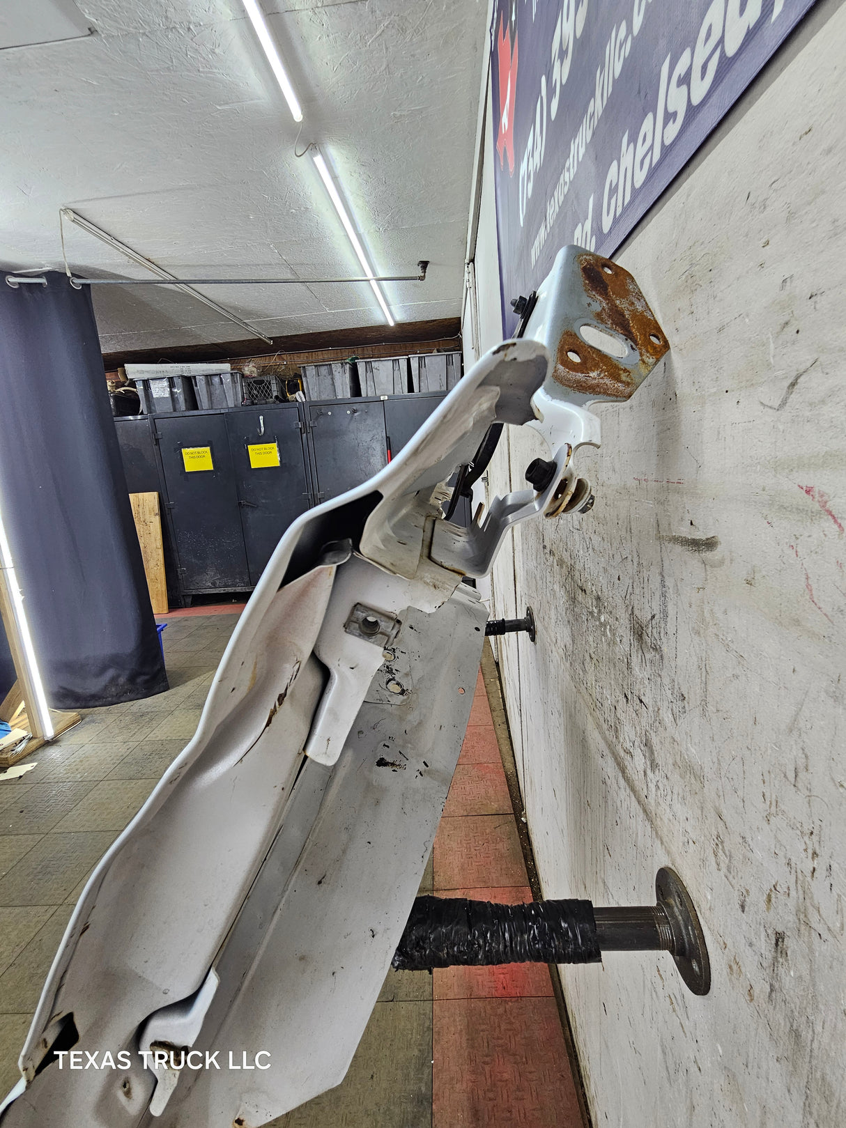 2003-2007 Chevrolet Silverado / Tahoe / Suburban 1500 2500 3500 HD LH Driver Side "Cateye" Front Fender - Summit White