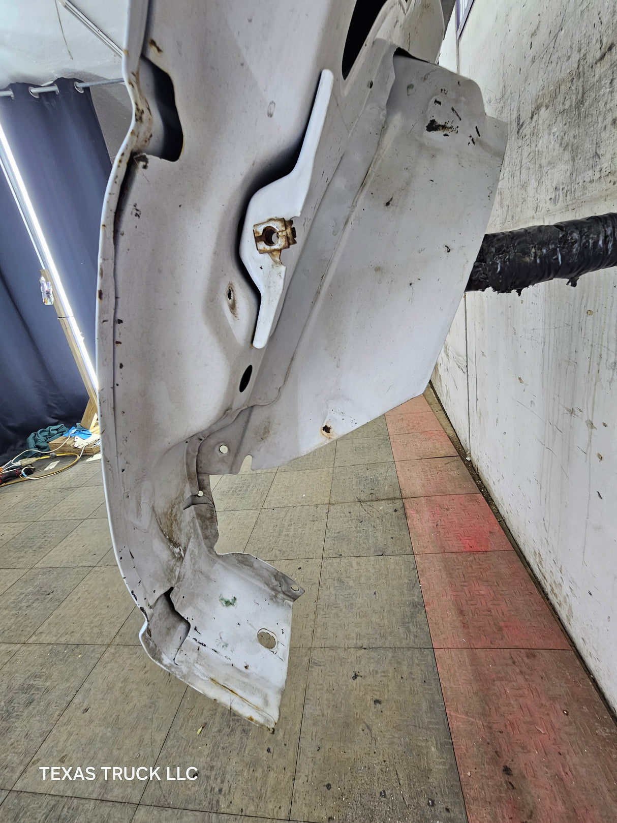 2003-2007 Chevrolet Silverado / Tahoe / Suburban 1500 2500 3500 HD LH Driver Side "Cateye" Front Fender - Summit White