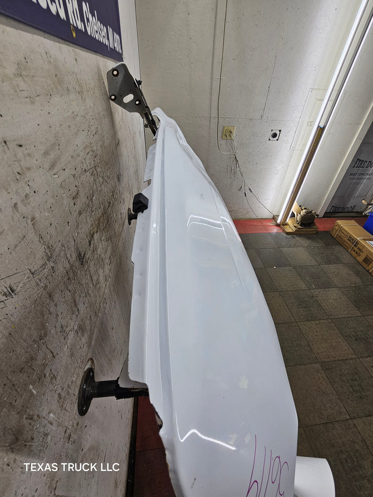 2003-2007 Chevrolet Silverado / Tahoe / Suburban 1500 2500 3500 HD LH Driver Side "Cateye" Front Fender - Summit White