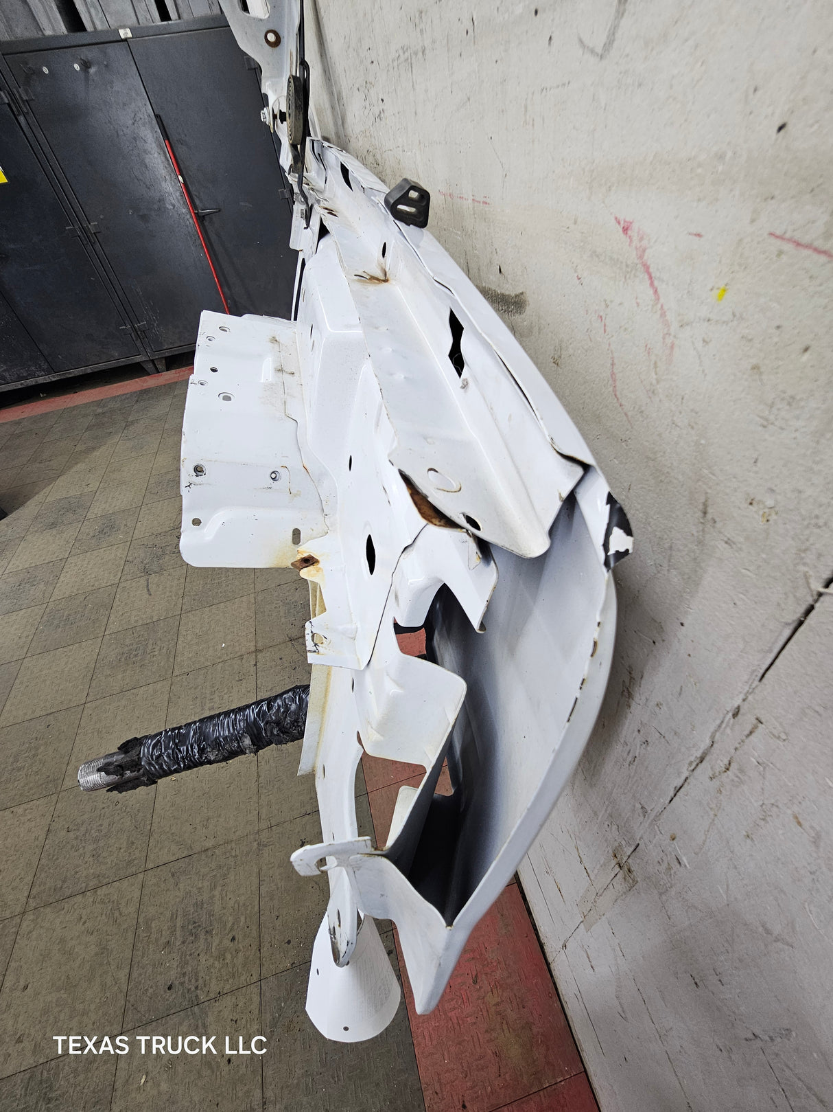 2003-2007 Chevrolet Silverado / Tahoe / Suburban 1500 2500 3500 HD LH Driver Side "Cateye" Front Fender - Summit White