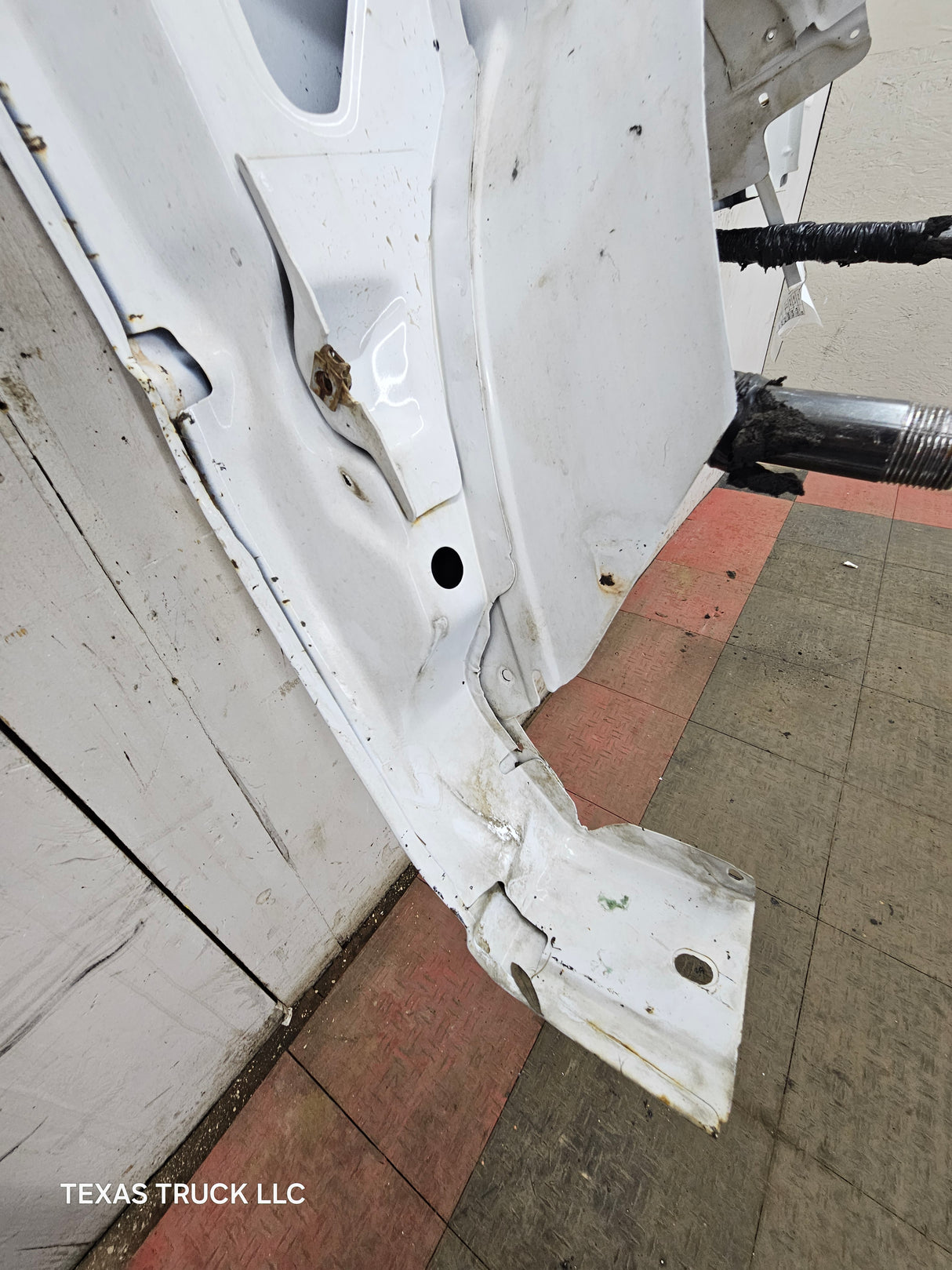 2003-2007 Chevrolet Silverado / Tahoe / Suburban 1500 2500 3500 HD LH Driver Side "Cateye" Front Fender - Summit White