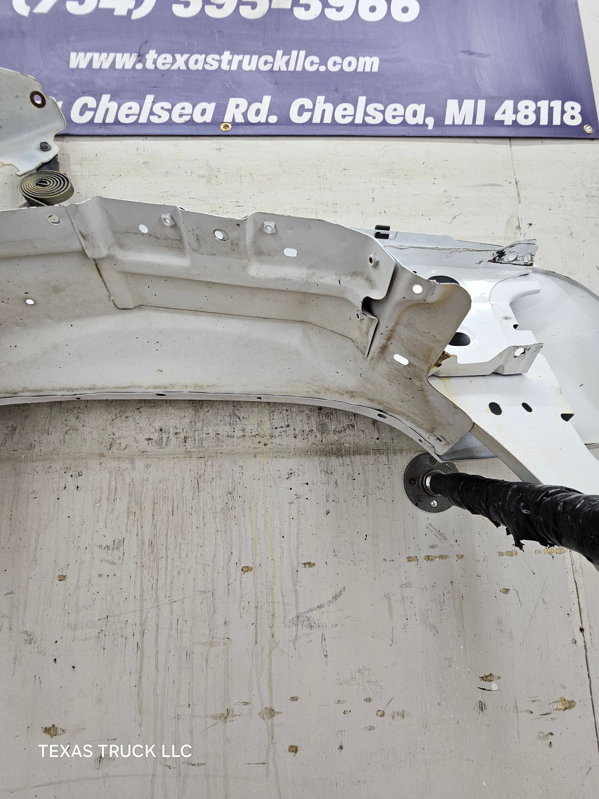 2003-2007 Chevrolet Silverado / Tahoe / Suburban 1500 2500 3500 HD LH Driver Side "Cateye" Front Fender - Summit White