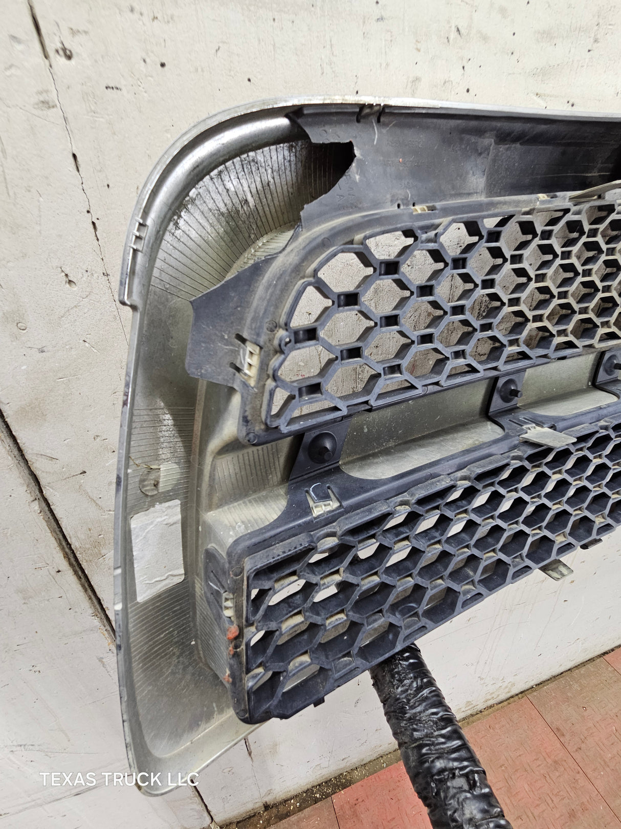 2009-2011 Dodge Ram 1500 Chrome Grill Surround