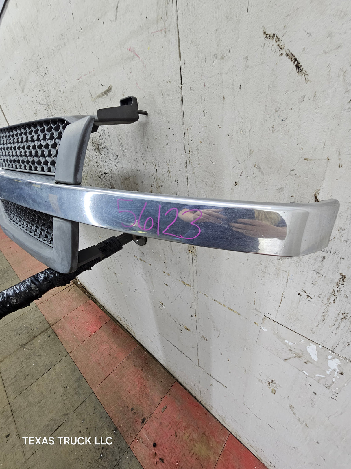 2003-2006 Chevrolet Silverado 1500 2500 'Cateye' NON HD Grill OEM - Chrome