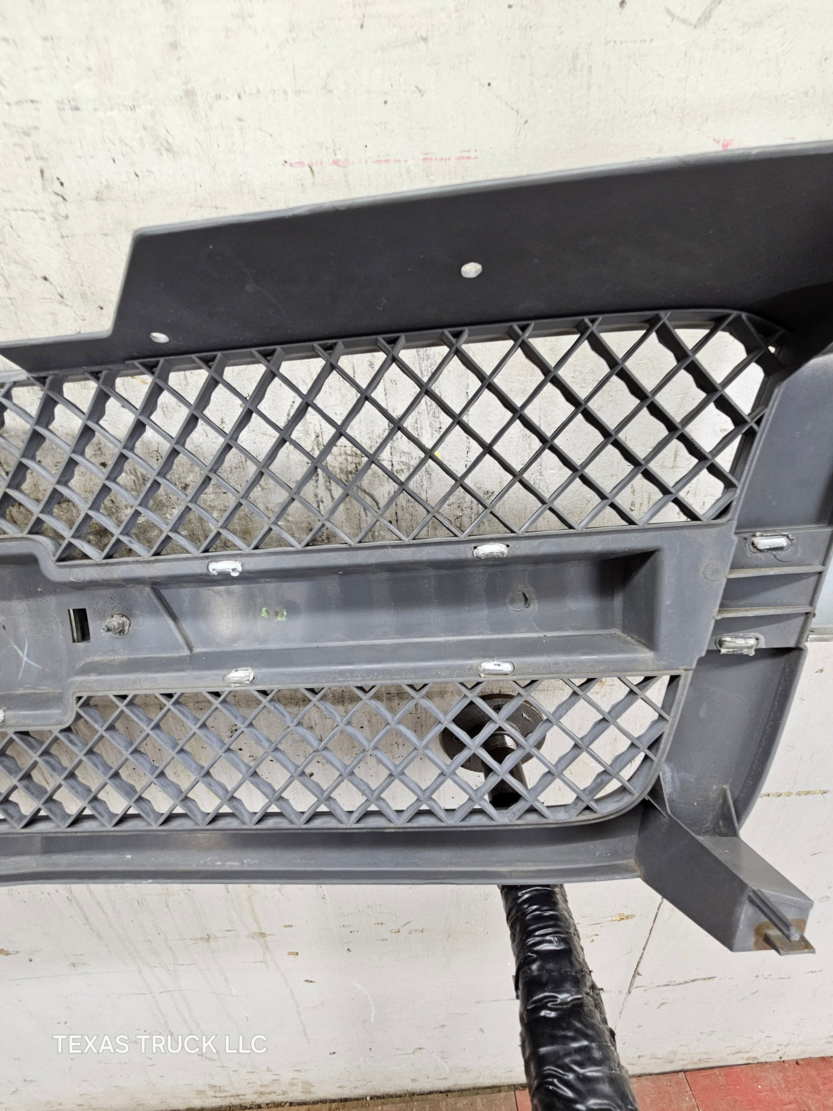 2003-2006 Chevrolet Silverado 1500 2500 'Cateye' NON HD Grill OEM - Chrome