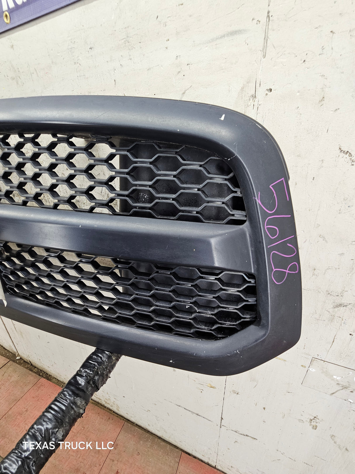 2013-2018 Dodge Ram 1500 Chrome Grill Surround