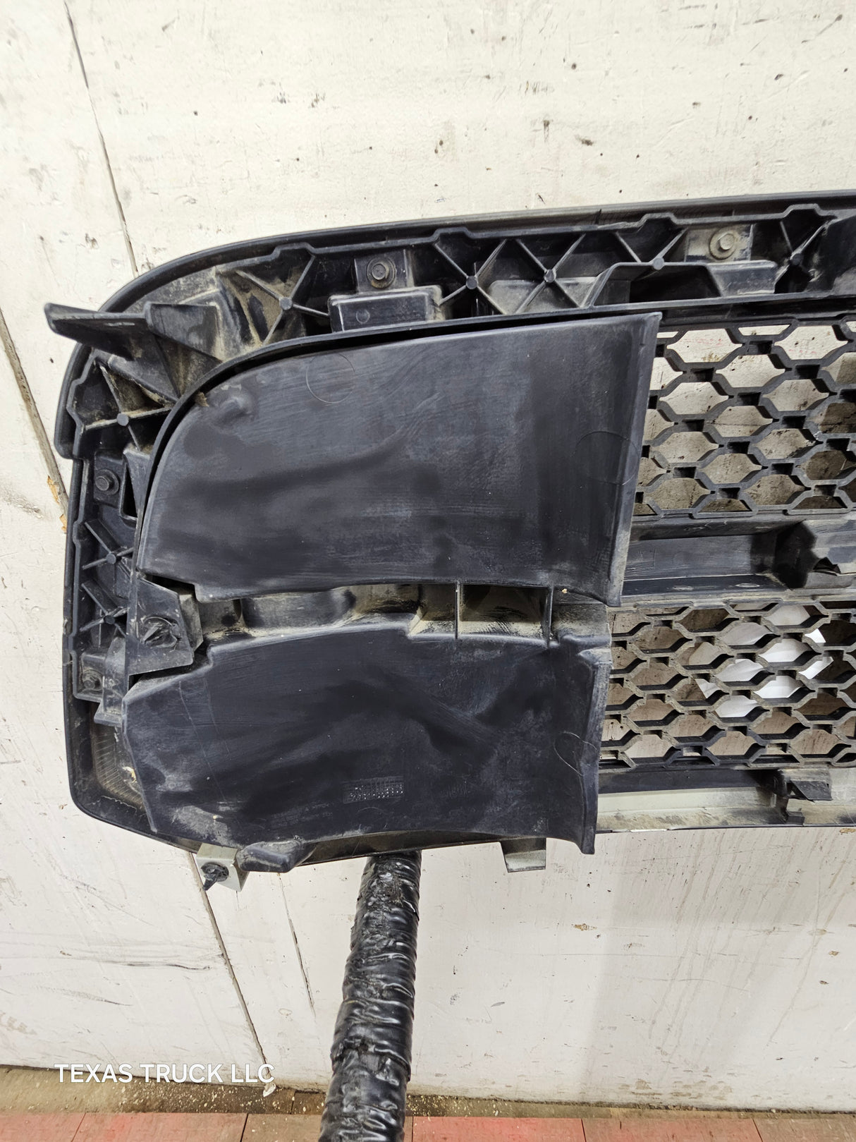 2013-2018 Dodge Ram 1500 Chrome Grill Surround