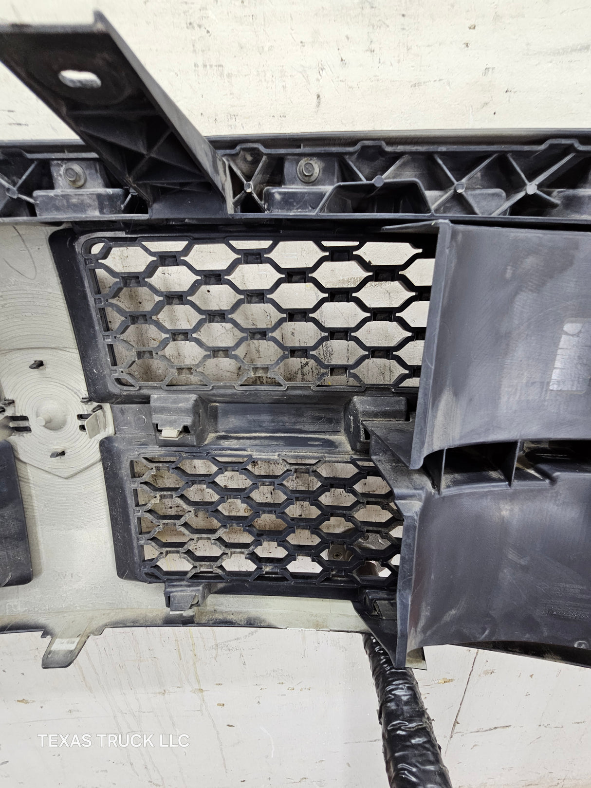 2013-2018 Dodge Ram 1500 Chrome Grill Surround