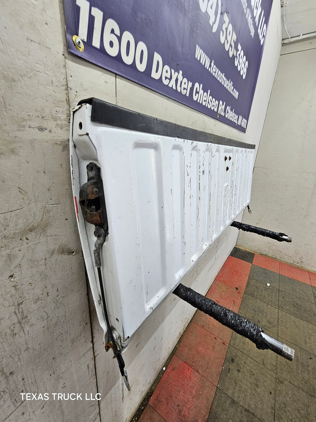 1999-2007 Chevrolet Silverado / GMC Sierra 1500 2500 3500 Tailgate - Summit White