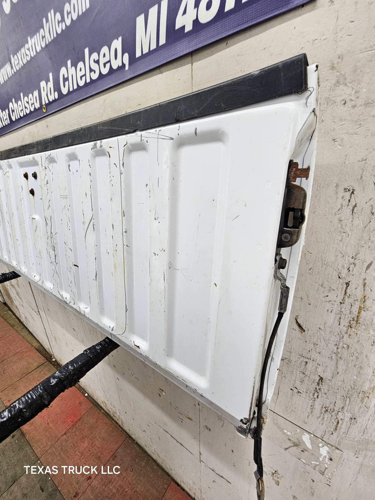 1999-2007 Chevrolet Silverado / GMC Sierra 1500 2500 3500 Tailgate - Summit White