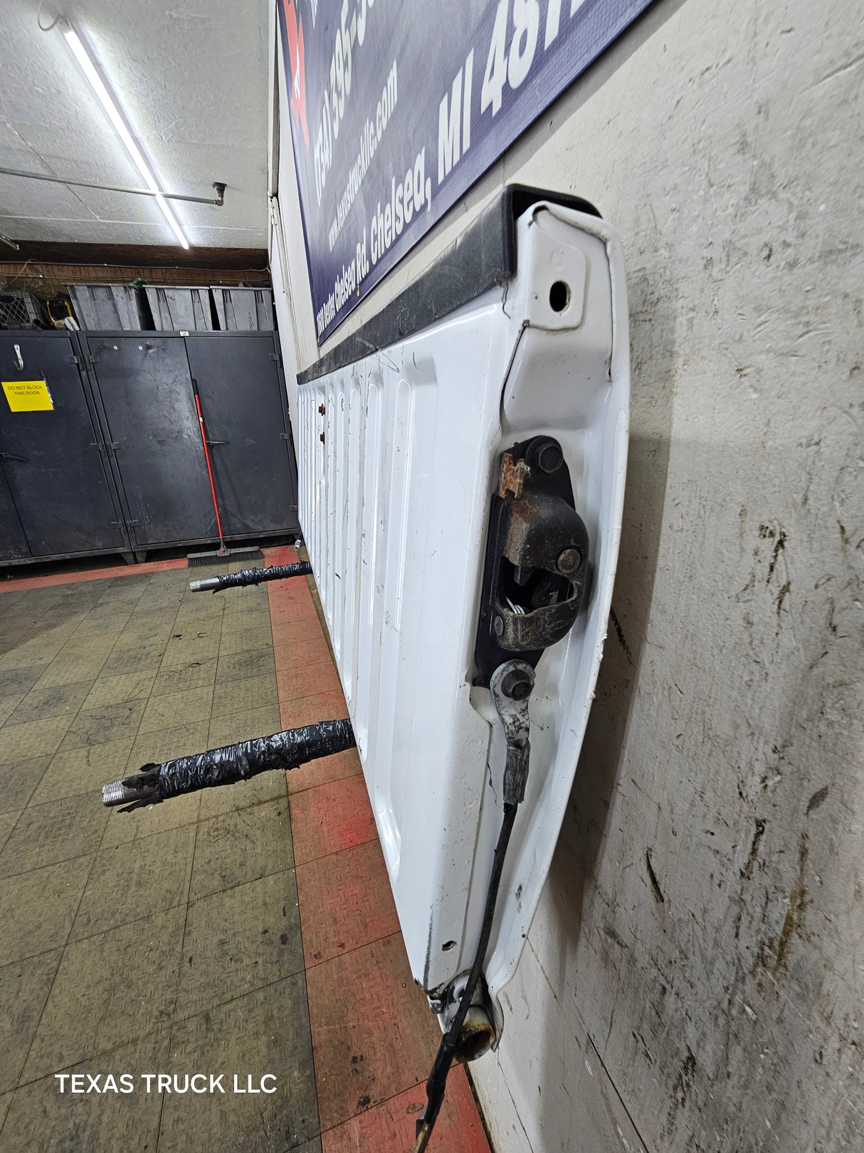 1999-2007 Chevrolet Silverado / GMC Sierra 1500 2500 3500 Tailgate - Summit White