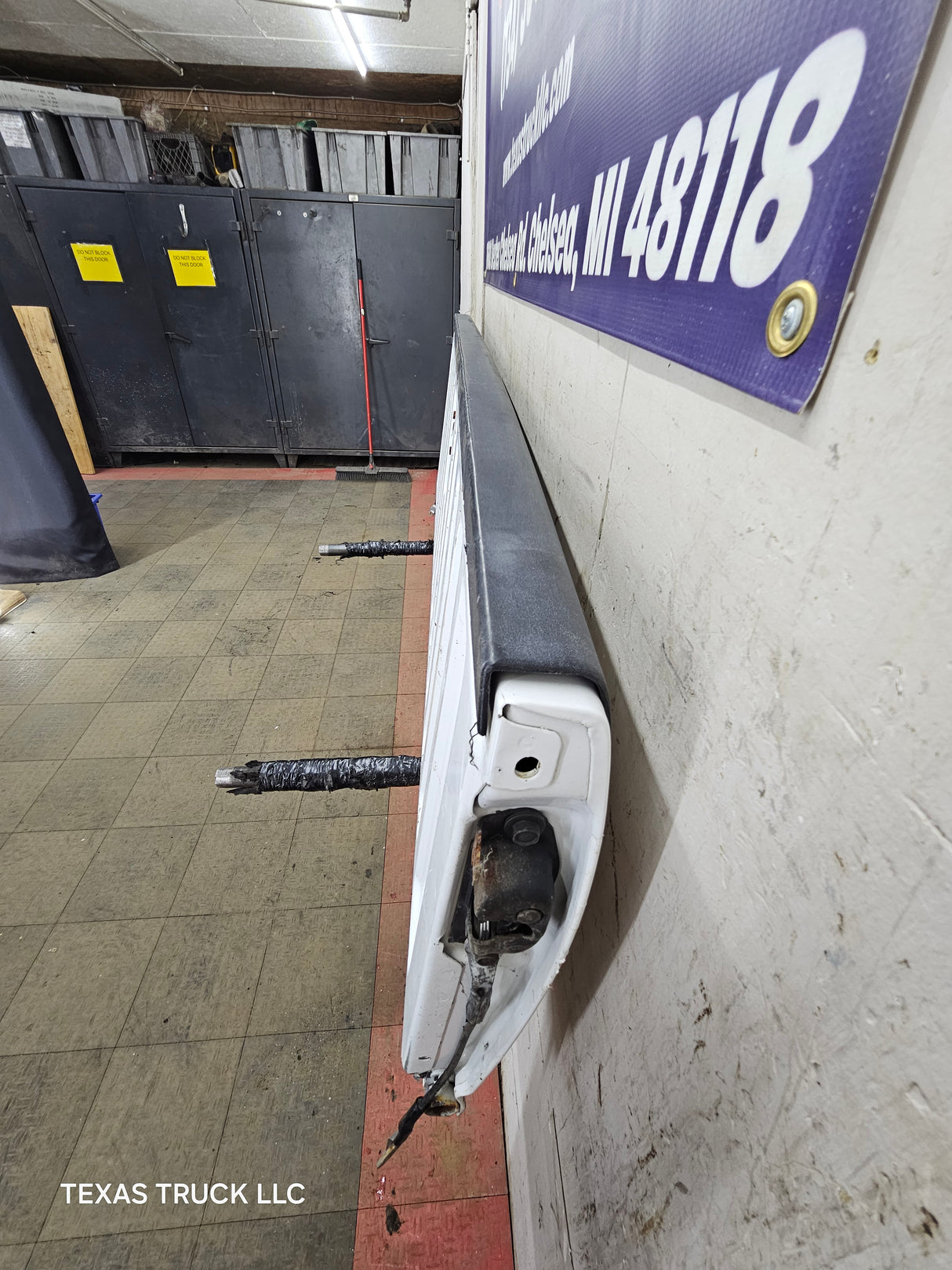 1999-2007 Chevrolet Silverado / GMC Sierra 1500 2500 3500 Tailgate - Summit White