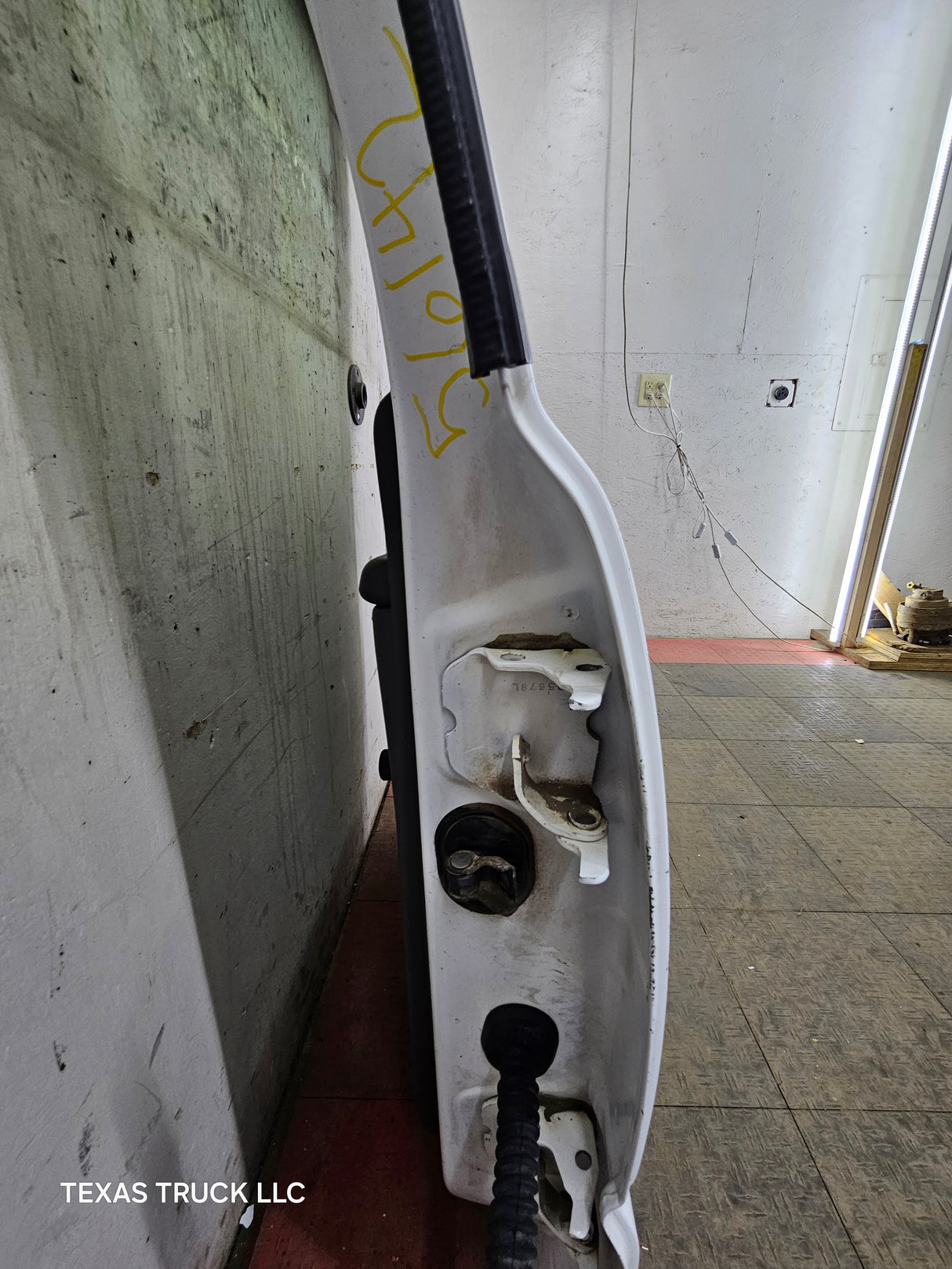 1999-2007 Chevrolet Silverado / GMC Sierra 1500 2500 3500 HD Rear Driver side LH Crew Cab rear door