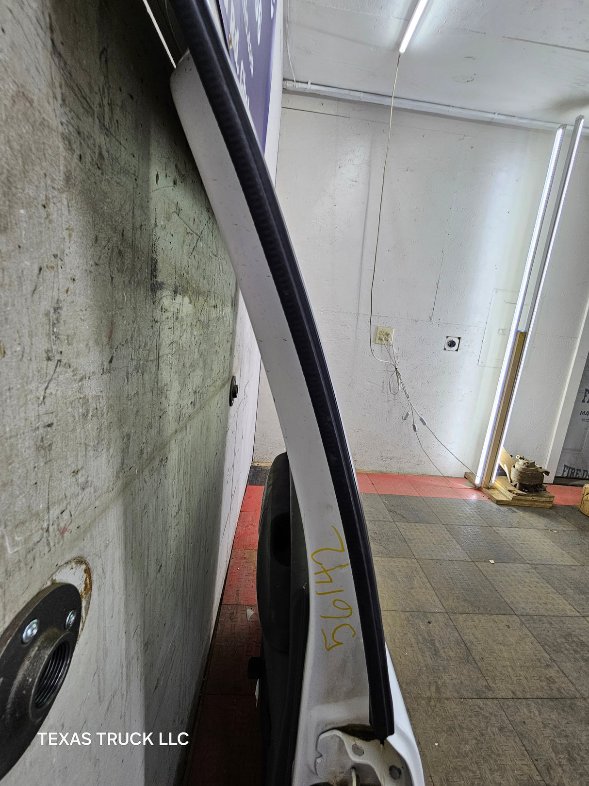 1999-2007 Chevrolet Silverado / GMC Sierra 1500 2500 3500 HD Rear Driver side LH Crew Cab rear door