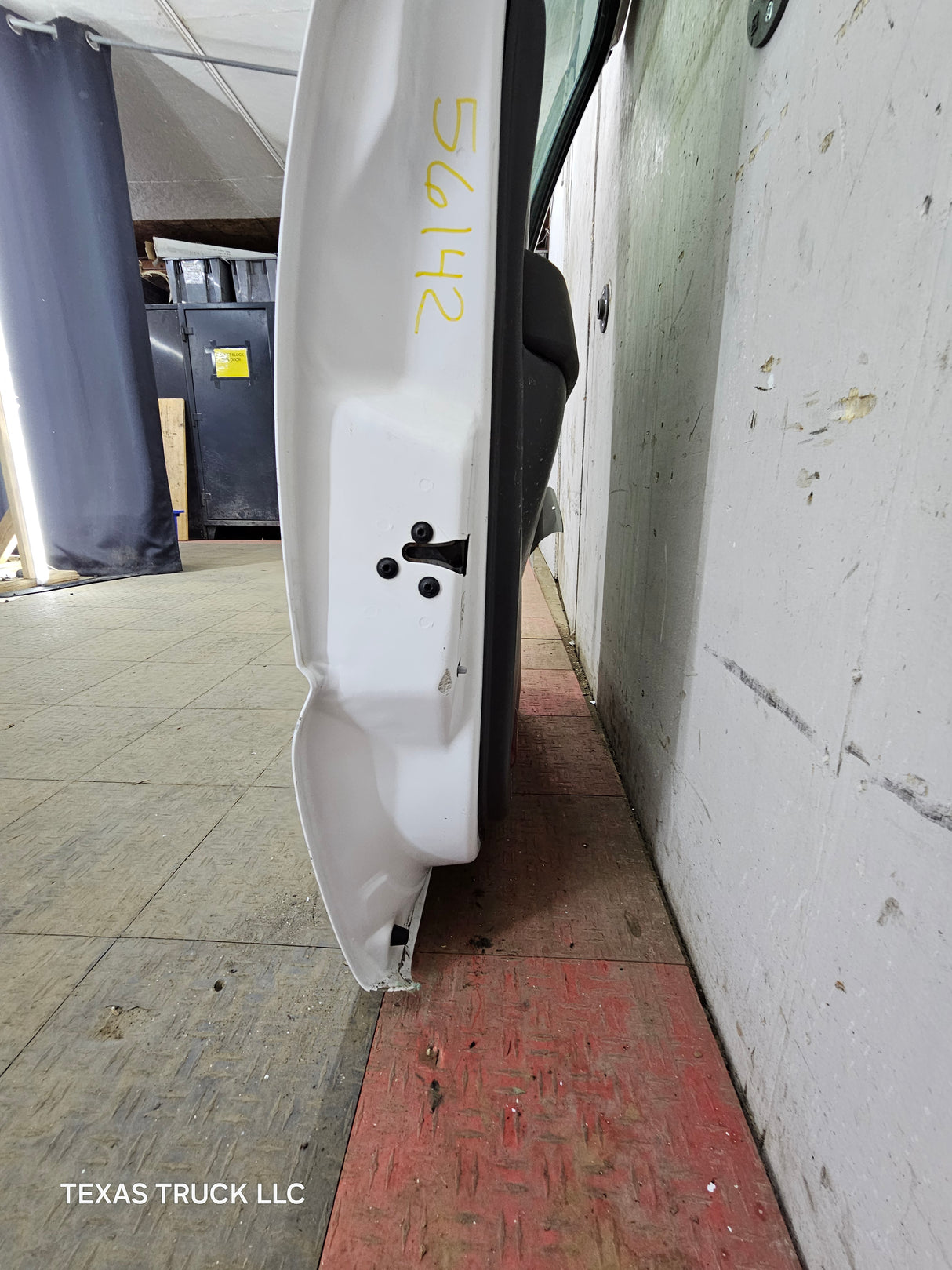 1999-2007 Chevrolet Silverado / GMC Sierra 1500 2500 3500 HD Rear Driver side LH Crew Cab rear door