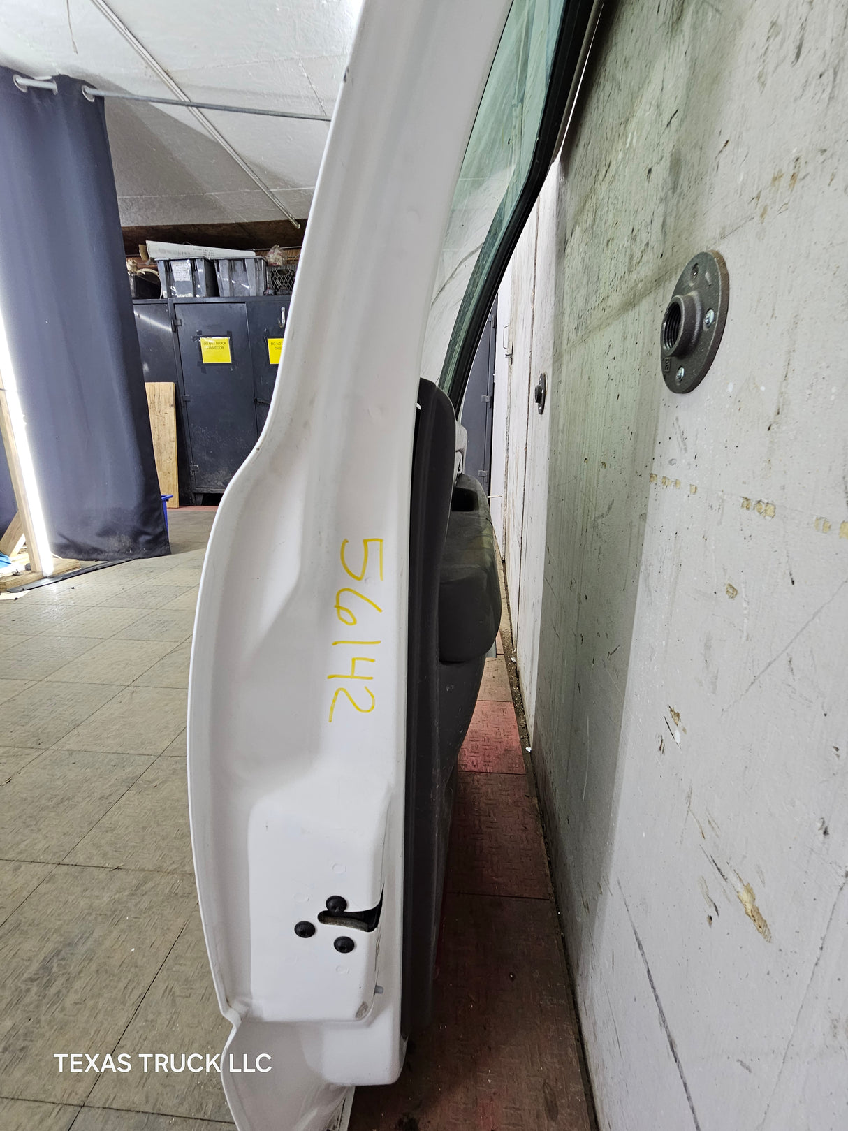 1999-2007 Chevrolet Silverado / GMC Sierra 1500 2500 3500 HD Rear Driver side LH Crew Cab rear door