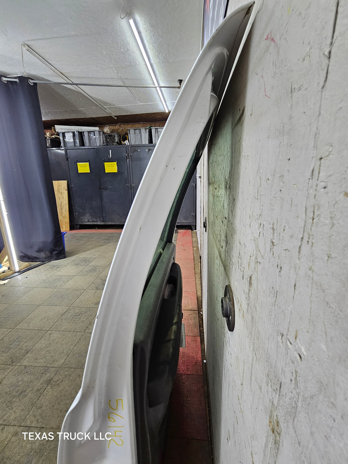 1999-2007 Chevrolet Silverado / GMC Sierra 1500 2500 3500 HD Rear Driver side LH Crew Cab rear door