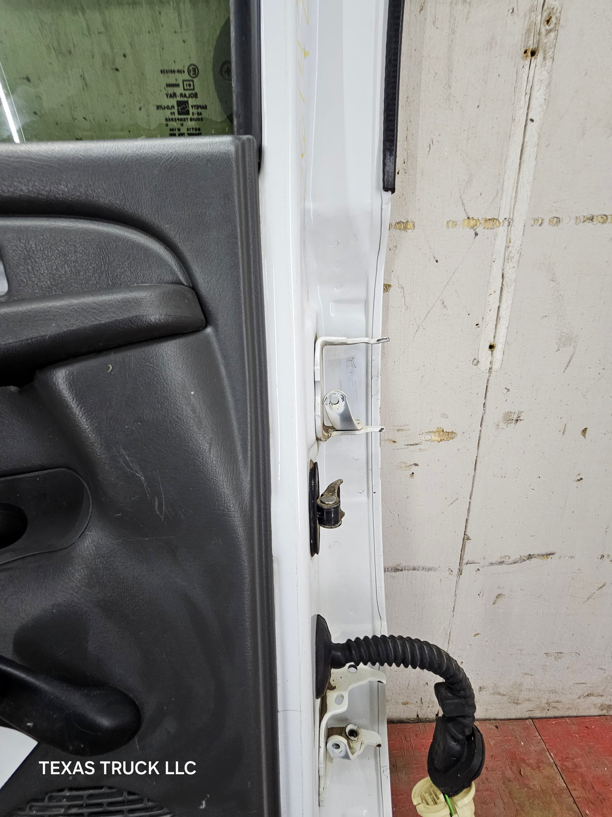 1999-2007 Chevrolet Silverado / GMC Sierra 1500 2500 3500 HD Rear Driver side LH Crew Cab rear door